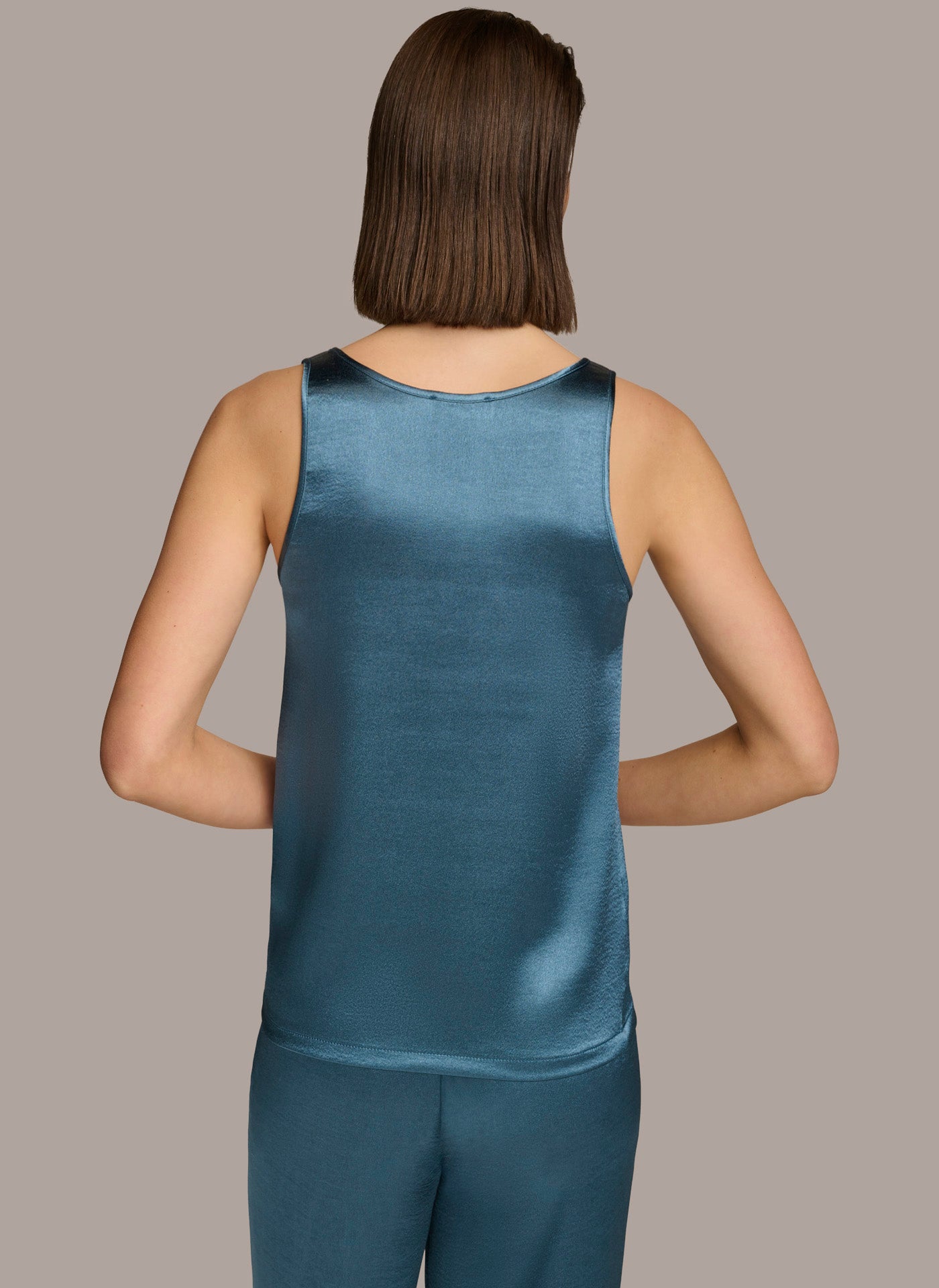ROUND NECK SHINY TANK | View 2 | Summer Collection ROUND NECK SHINY TANK | View 2 | Summer Collection