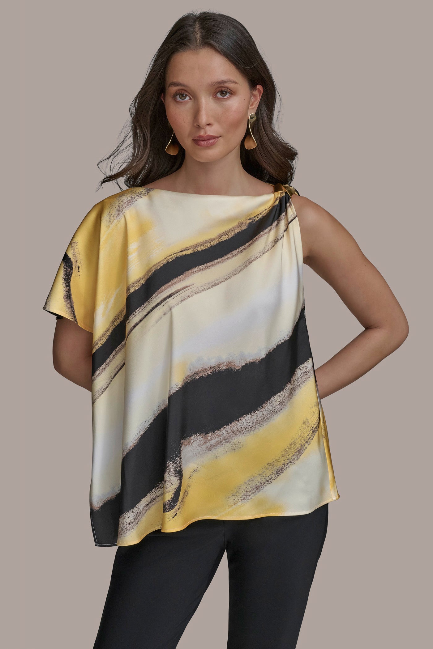 ASSYMETRICAL TOP WITH HARDWARE | View 1 | Tops & Sweaters ASSYMETRICAL TOP WITH HARDWARE | View 1 | Tops & Sweaters
