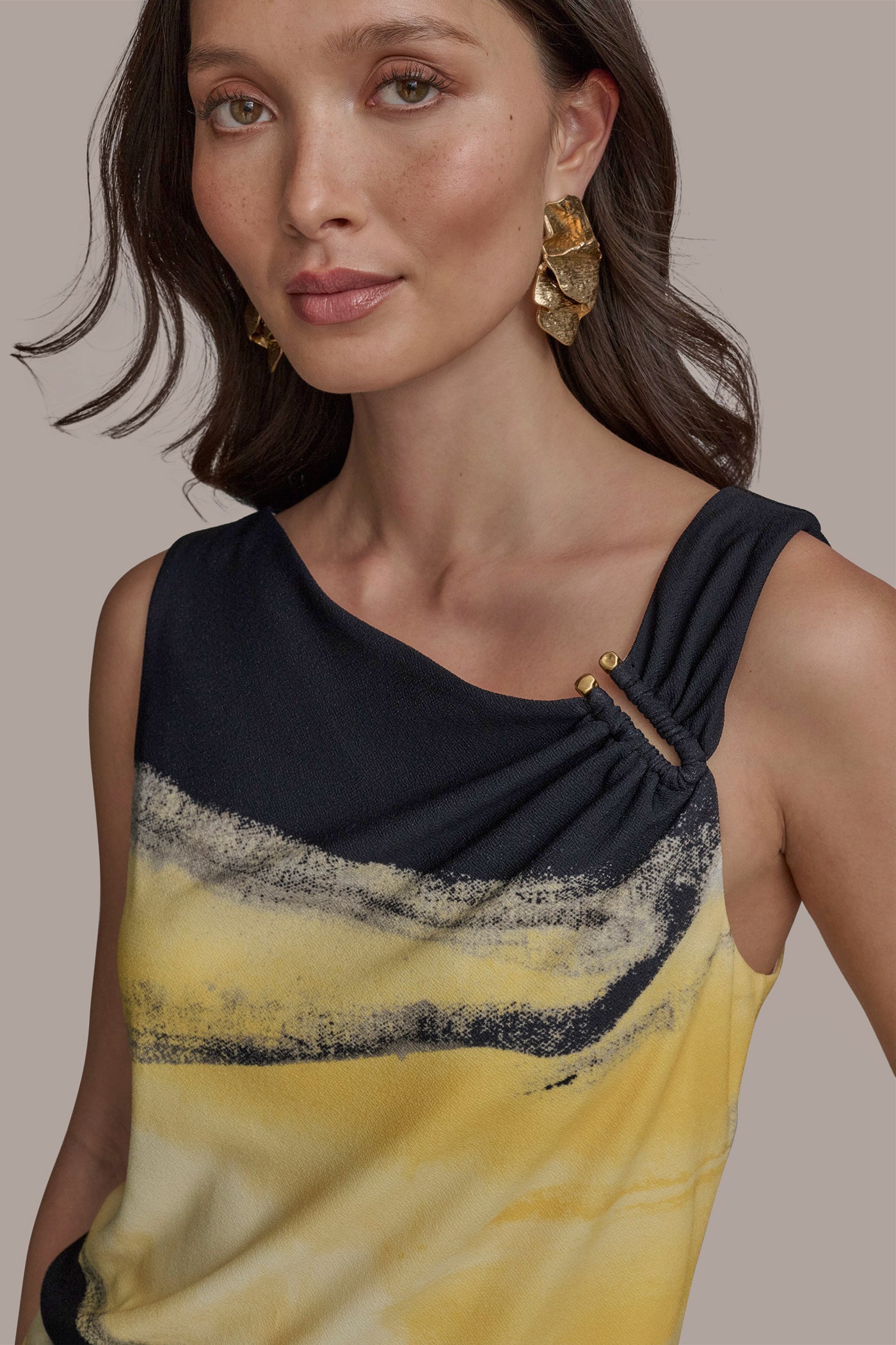PART SLEEVELESS WITH U-HARDWARE NECK VIEW 4 PART SLEEVELESS WITH U-HARDWARE NECK VIEW 4