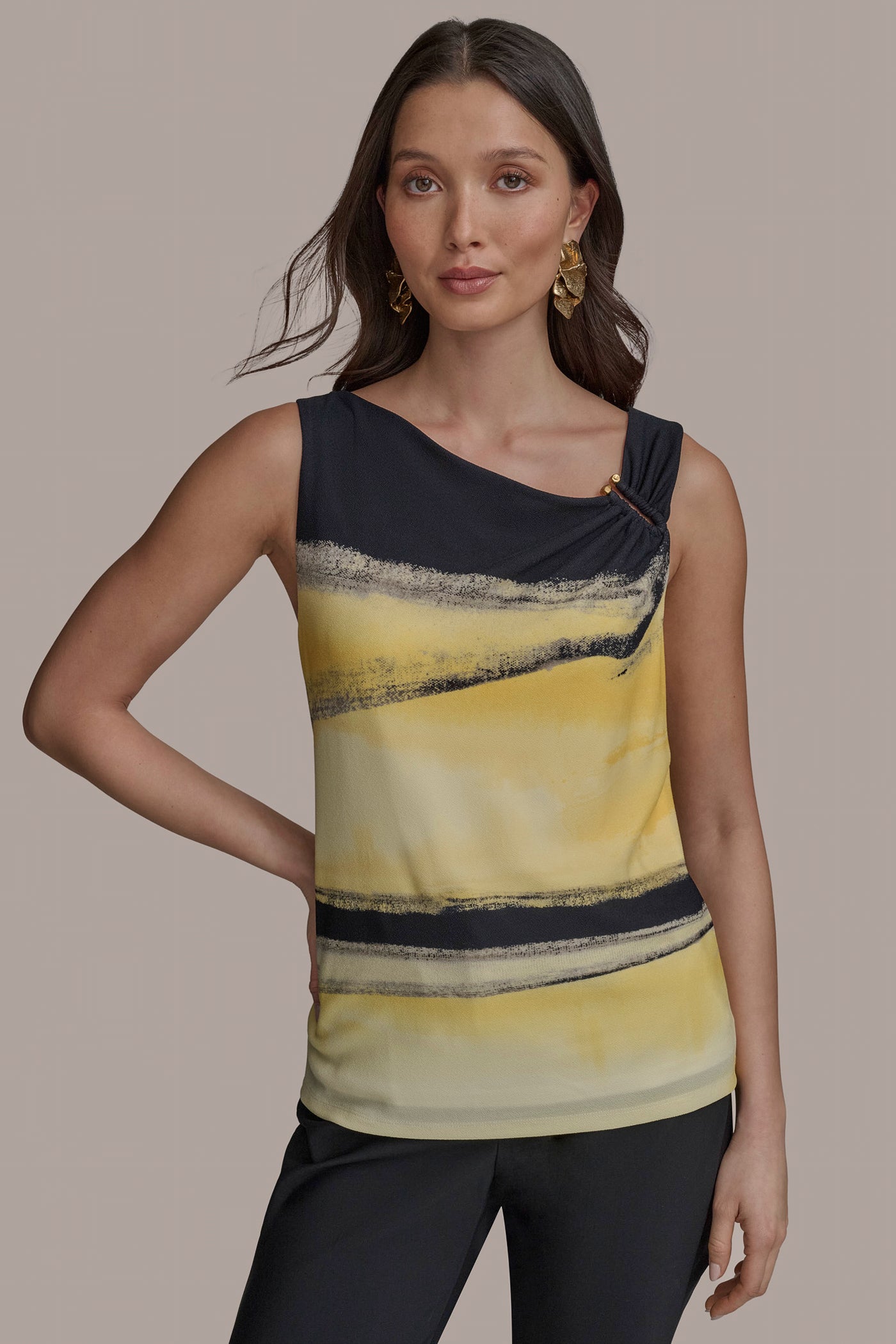 PART SLEEVELESS WITH U-HARDWARE NECK | View 1 | Products PART SLEEVELESS WITH U-HARDWARE NECK | View 1 | Products