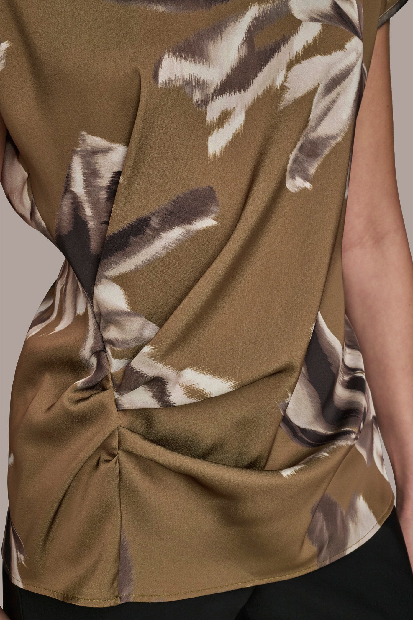 SHIRRED FLORAL TOP VIEW 6 | Tops SHIRRED FLORAL TOP VIEW 6 | Tops