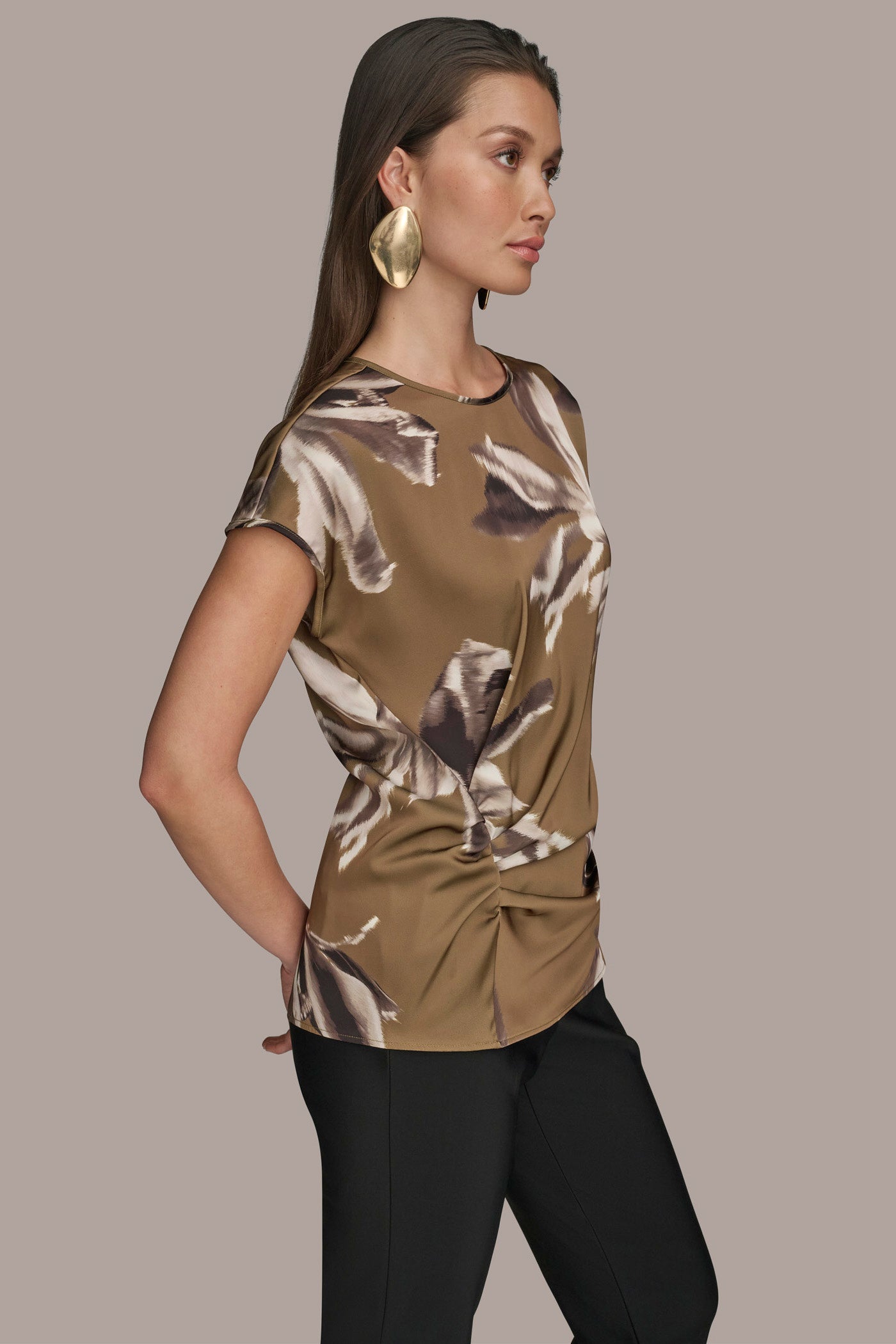 SHIRRED FLORAL TOP VIEW 3 | Tops SHIRRED FLORAL TOP VIEW 3 | Tops