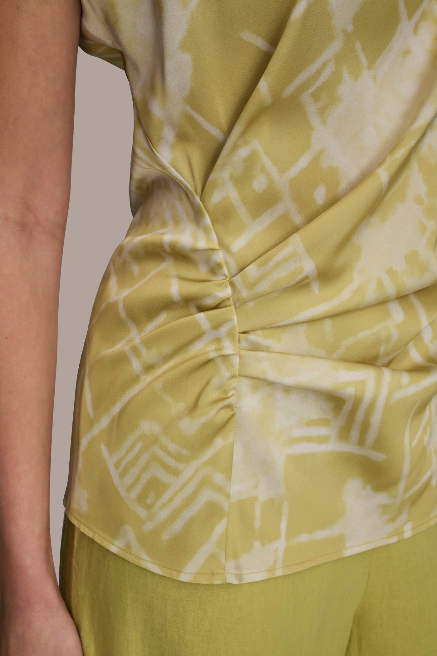 SHIRRED FLORAL TOP VIEW 7 | Tops SHIRRED FLORAL TOP VIEW 7 | Tops