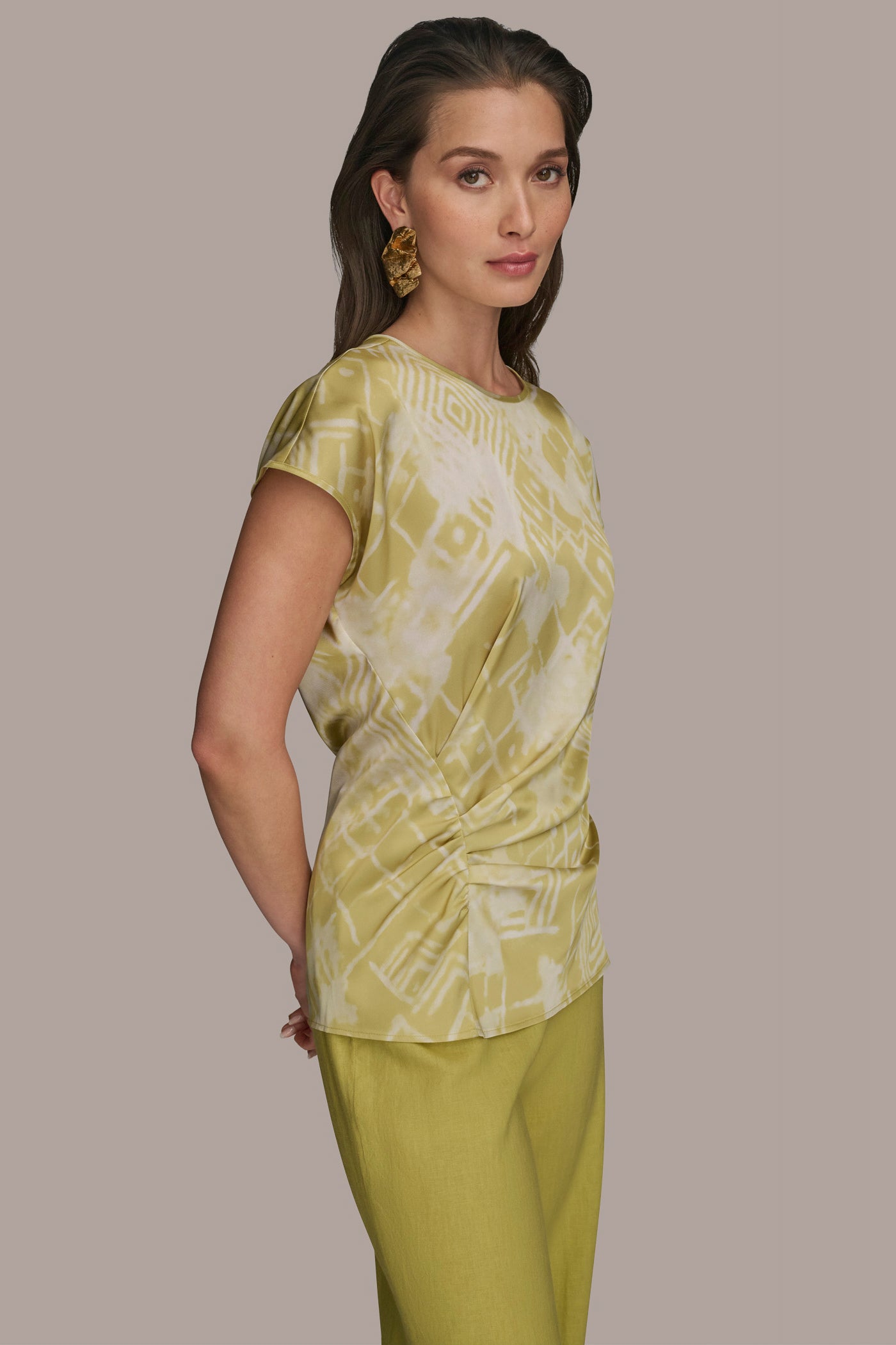 SHIRRED FLORAL TOP VIEW 3 | Tops SHIRRED FLORAL TOP VIEW 3 | Tops