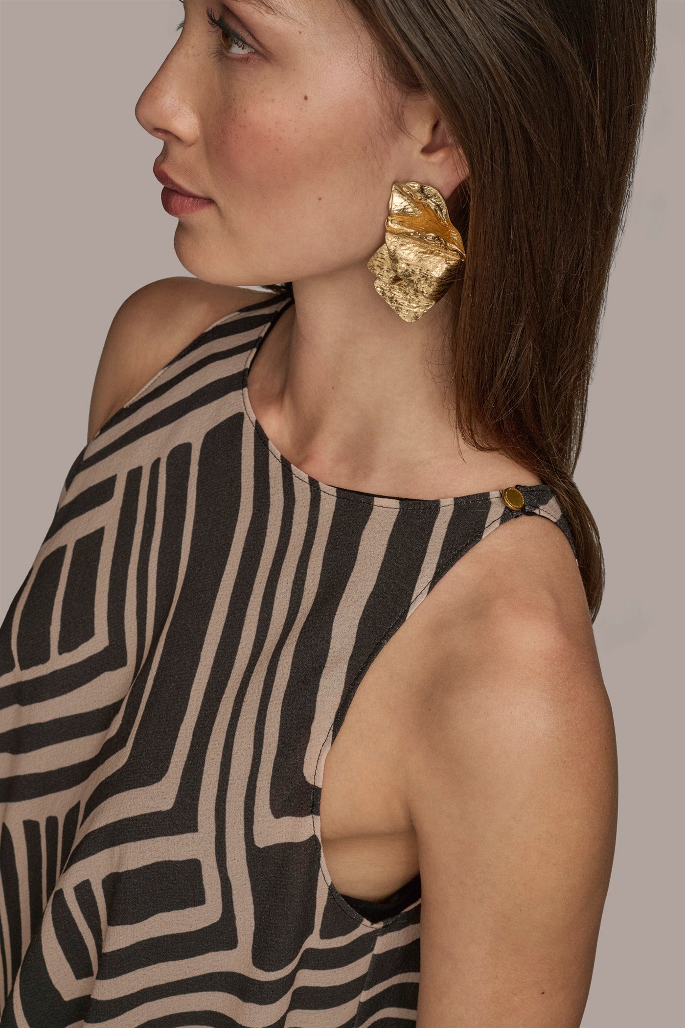 ASYMMETRIC TOP VIEW 5 ASYMMETRIC TOP VIEW 5
