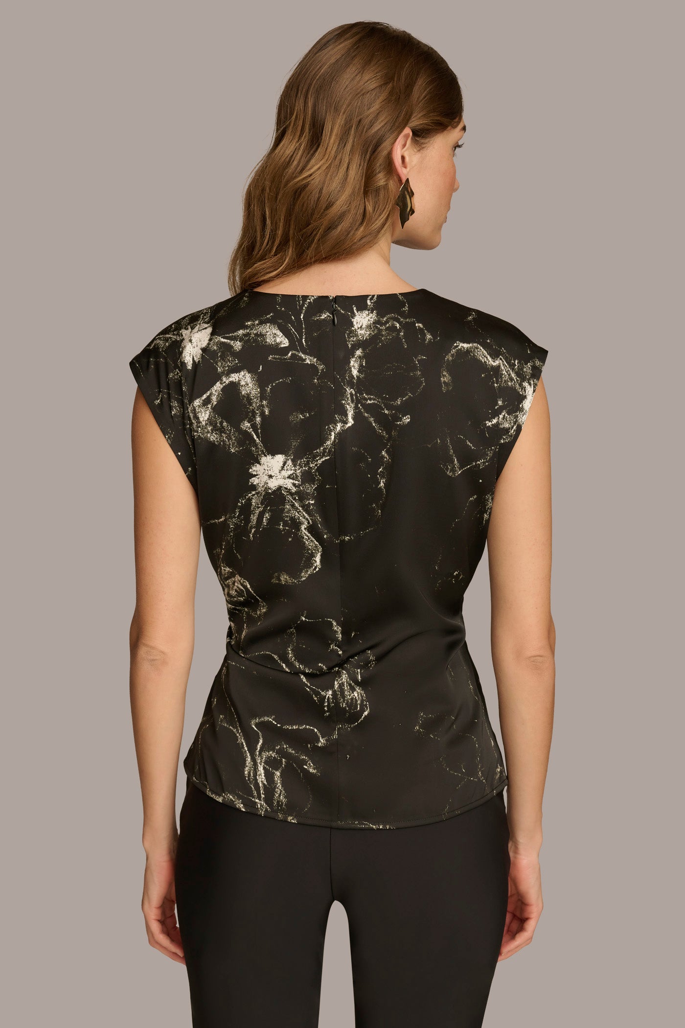 PRINTED CAP SLEEVE WITH DARTS | View 2 | Products PRINTED CAP SLEEVE WITH DARTS | View 2 | Products