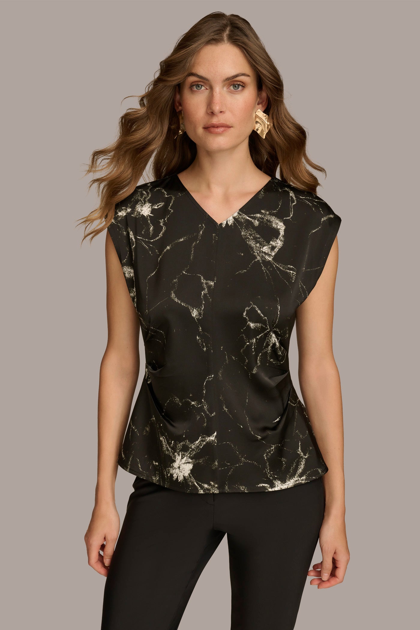 PRINTED CAP SLEEVE WITH DARTS | View 1 | Products PRINTED CAP SLEEVE WITH DARTS | View 1 | Products