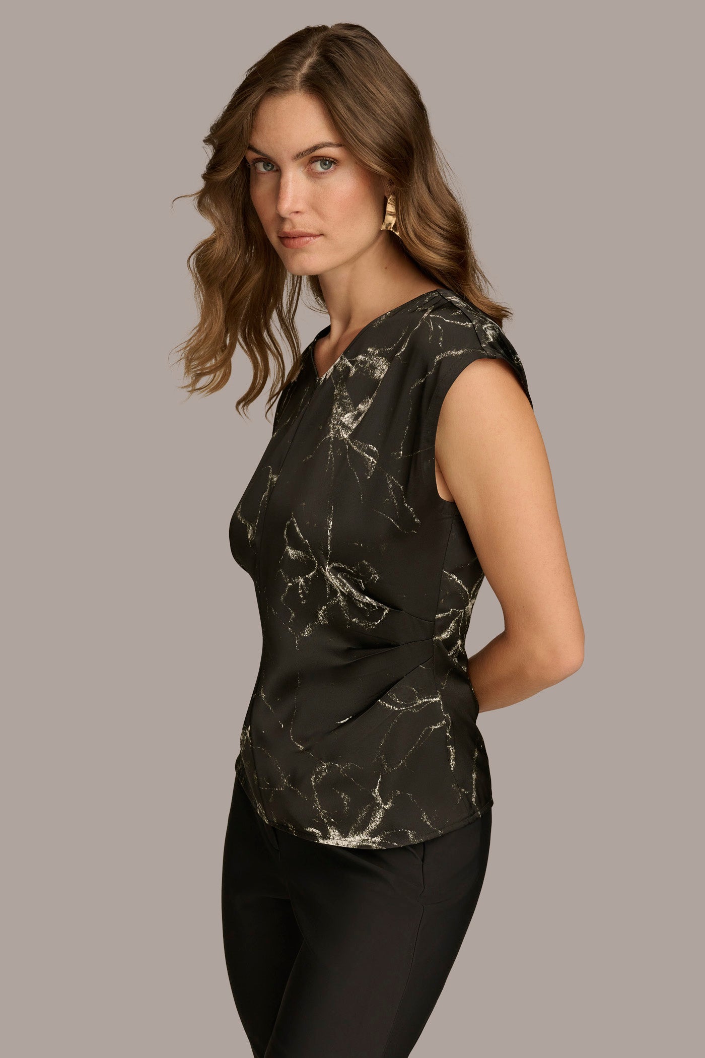 PRINTED CAP SLEEVE WITH DARTS VIEW 3 PRINTED CAP SLEEVE WITH DARTS VIEW 3