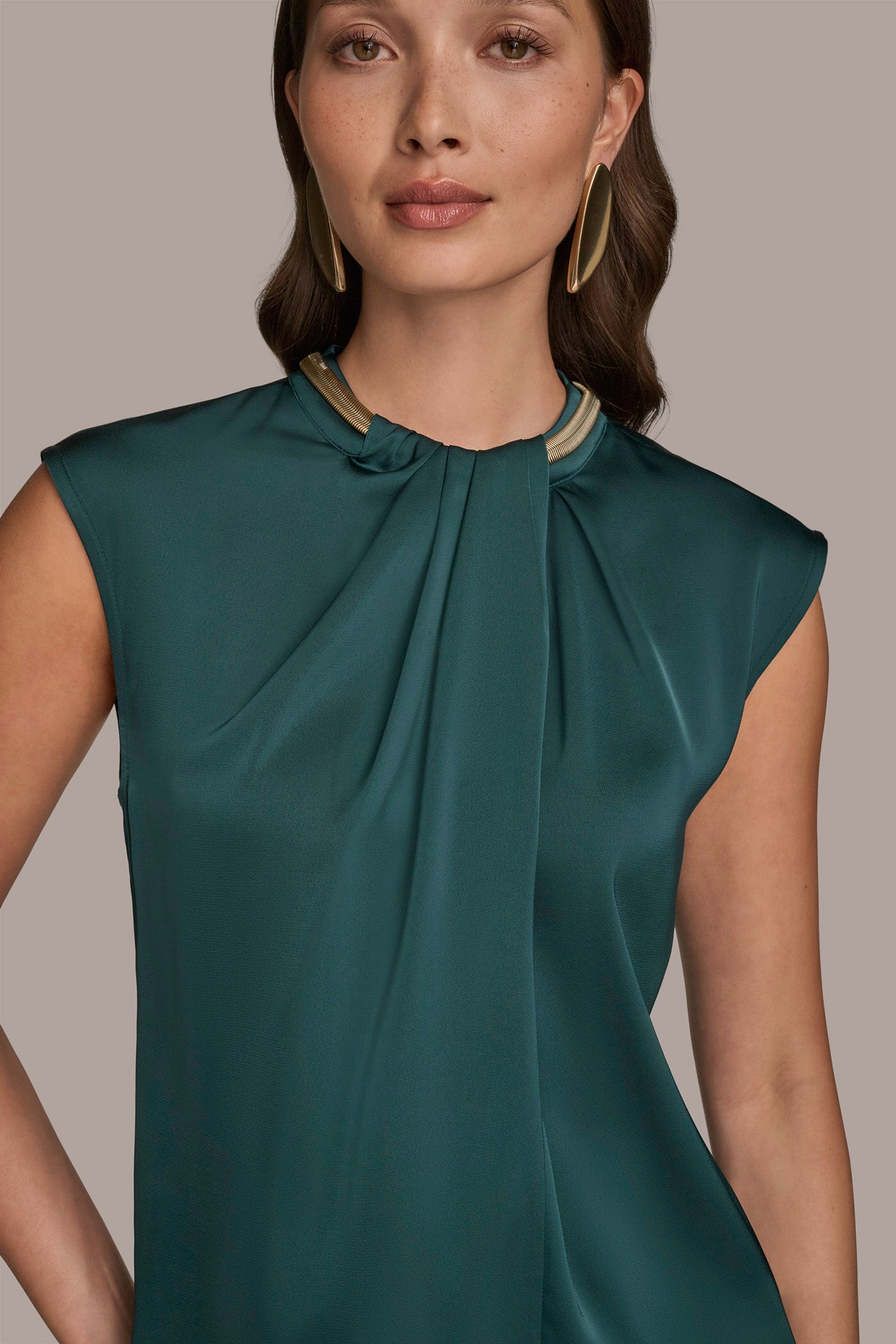 CAP SLEEVE TWIST-FRONT TOP VIEW 5 | New clothing CAP SLEEVE TWIST-FRONT TOP VIEW 5 | New clothing