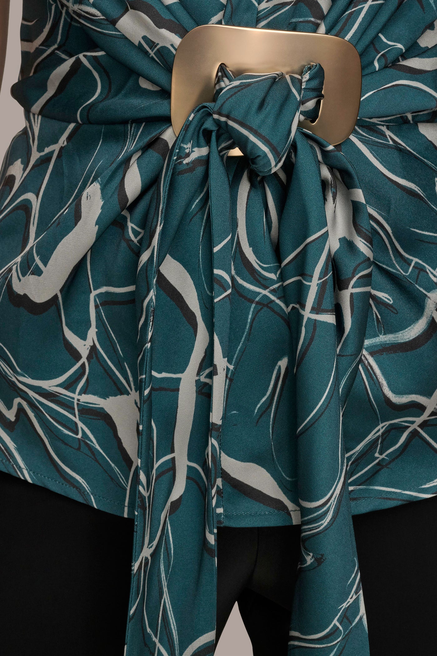 PRINTED SLEEVELESS FAUX WRAP TOP WITH HARDWARE VIEW 5 | Included in discounts PRINTED SLEEVELESS FAUX WRAP TOP WITH HARDWARE VIEW 5 | Included in discounts