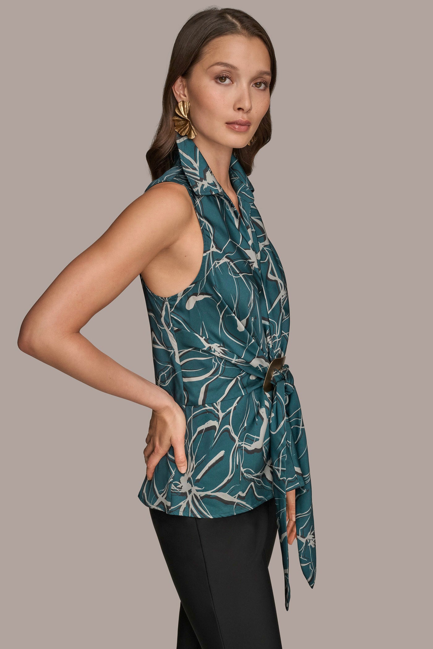PRINTED SLEEVELESS FAUX WRAP TOP WITH HARDWARE VIEW 3 | Included in discounts PRINTED SLEEVELESS FAUX WRAP TOP WITH HARDWARE VIEW 3 | Included in discounts