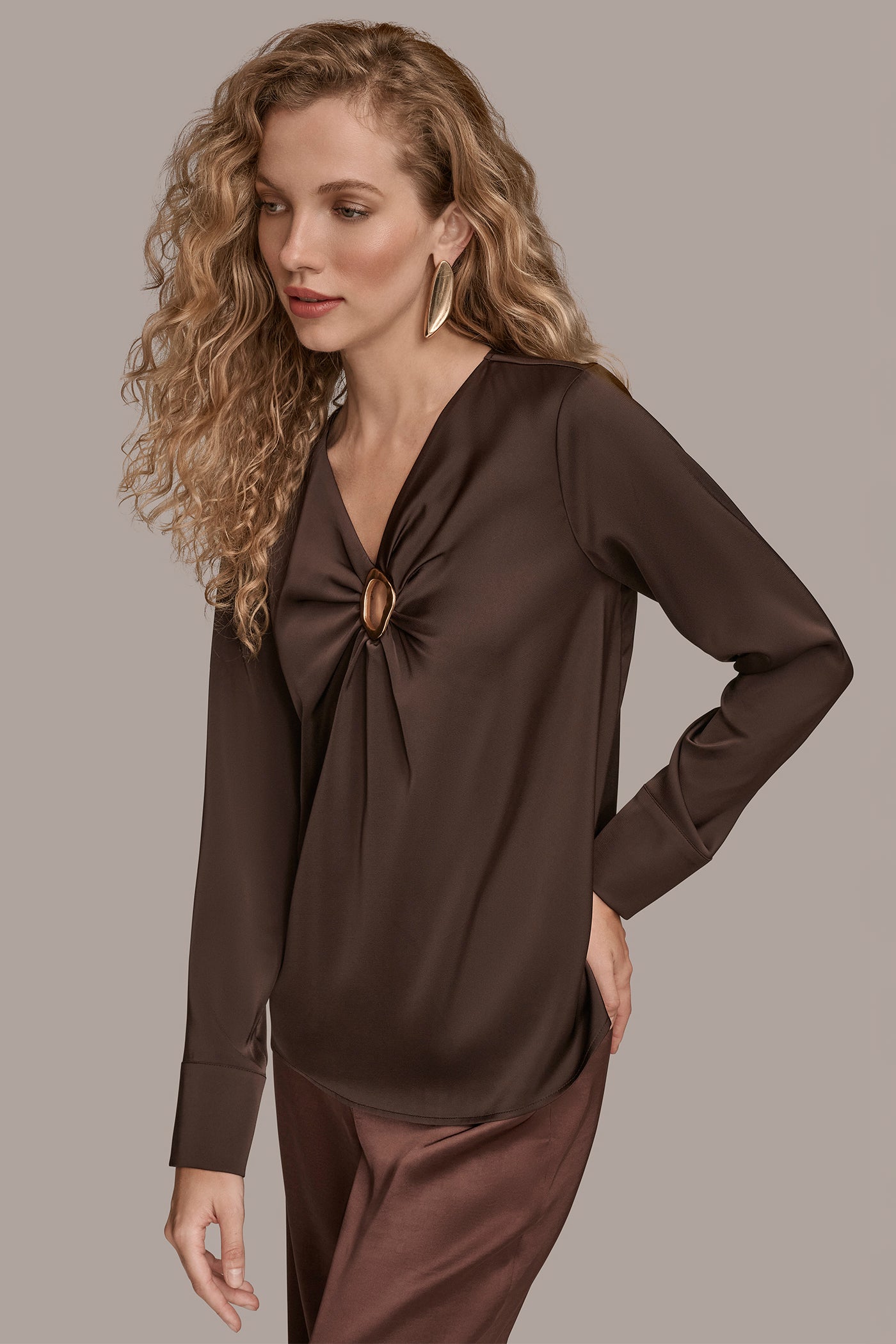 LONG SLEEVE WITH KEYHOLE HARDWARE VIEW 3 LONG SLEEVE WITH KEYHOLE HARDWARE VIEW 3