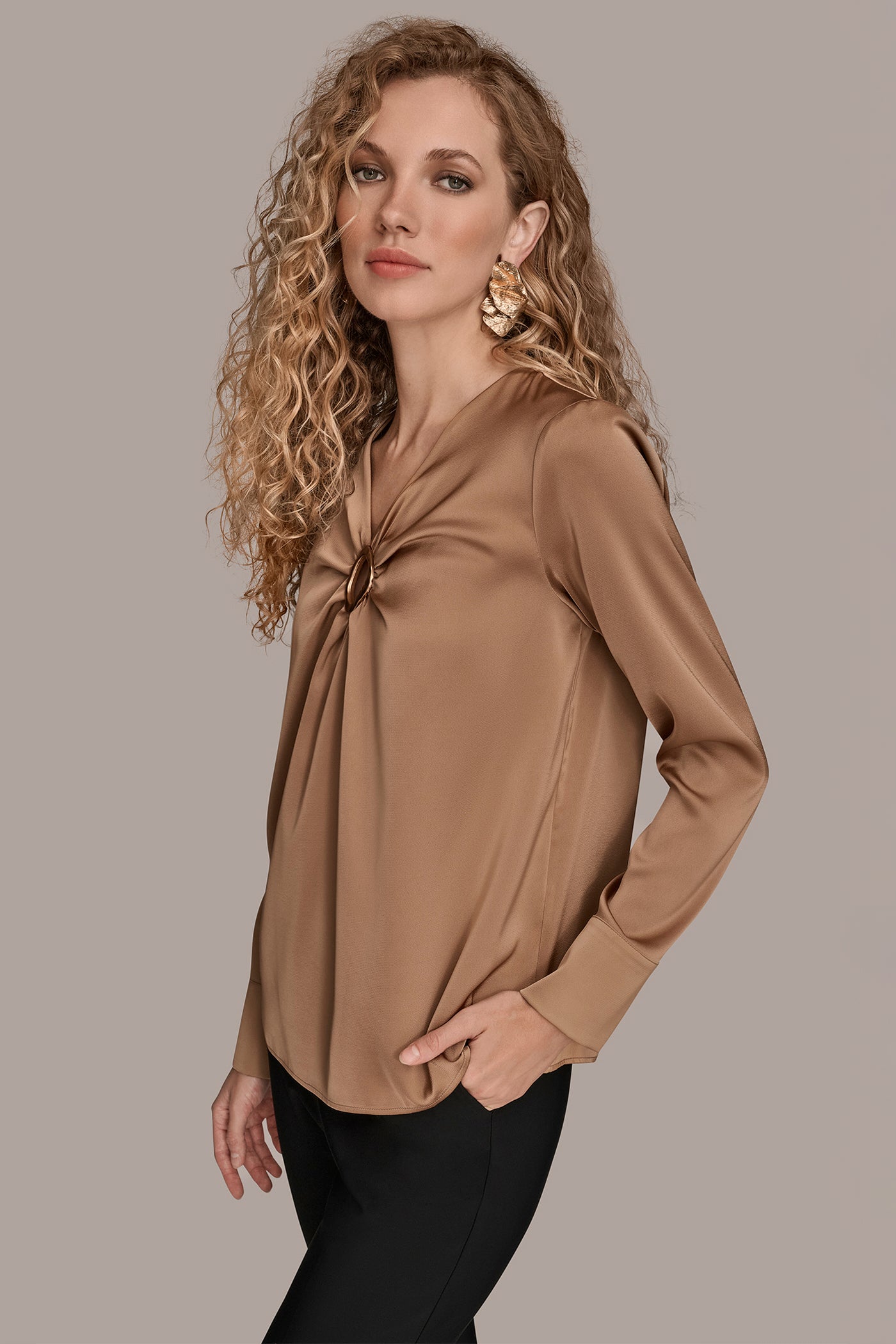 LONG SLEEVE WITH KEYHOLE HARDWARE VIEW 3 LONG SLEEVE WITH KEYHOLE HARDWARE VIEW 3