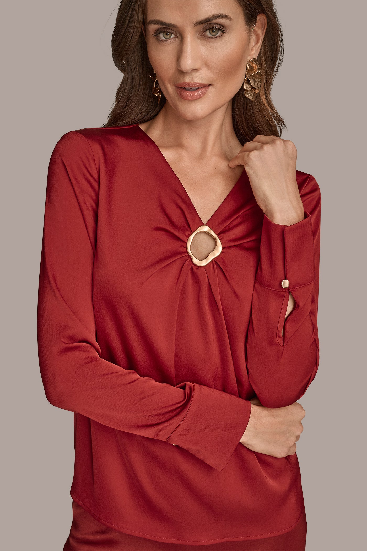 LONG SLEEVE WITH KEYHOLE HARDWARE VIEW 5 LONG SLEEVE WITH KEYHOLE HARDWARE VIEW 5
