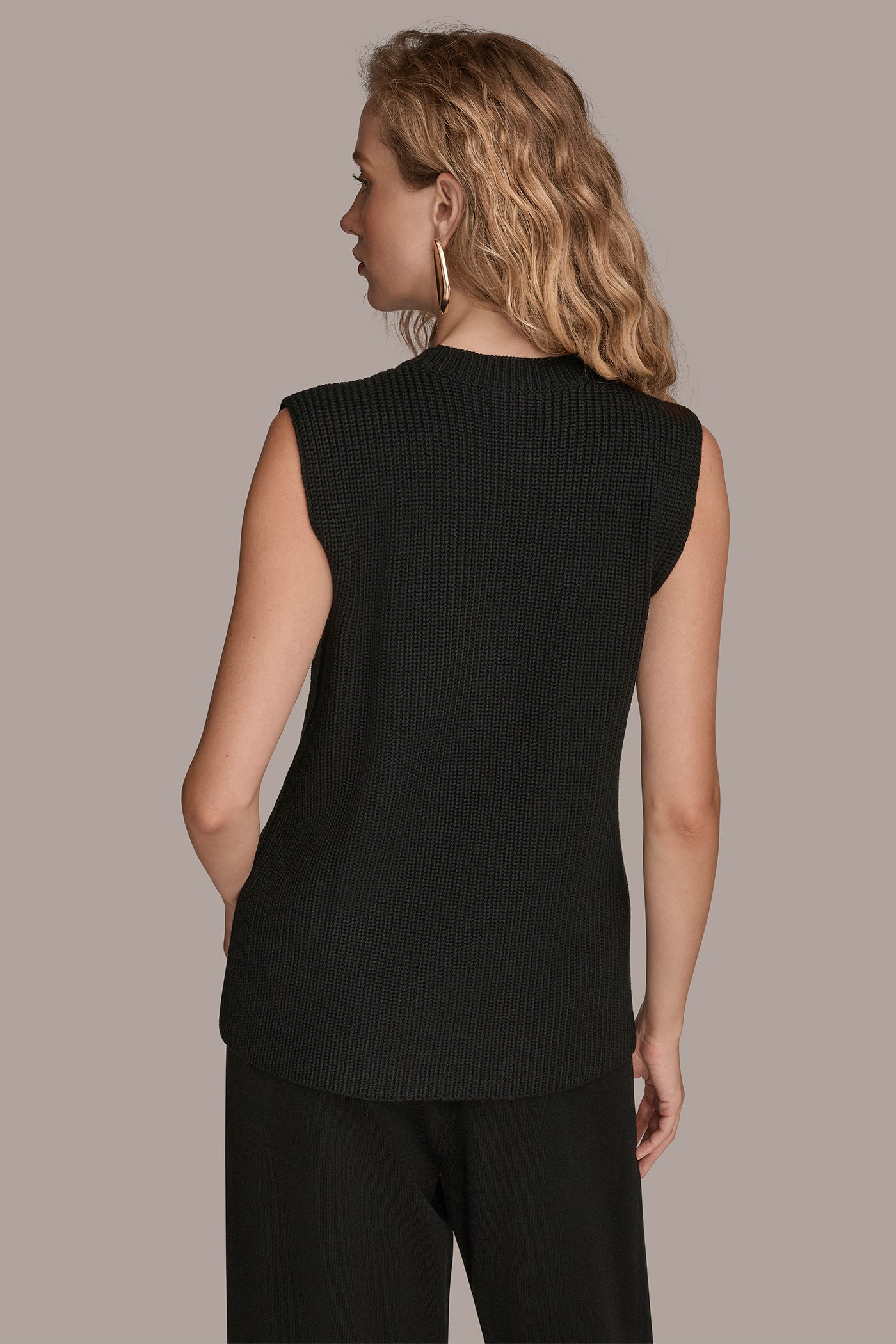 SLEEVELESS CREW-NECK BUTTON SWEATER | View 2 | Products SLEEVELESS CREW-NECK BUTTON SWEATER | View 2 | Products