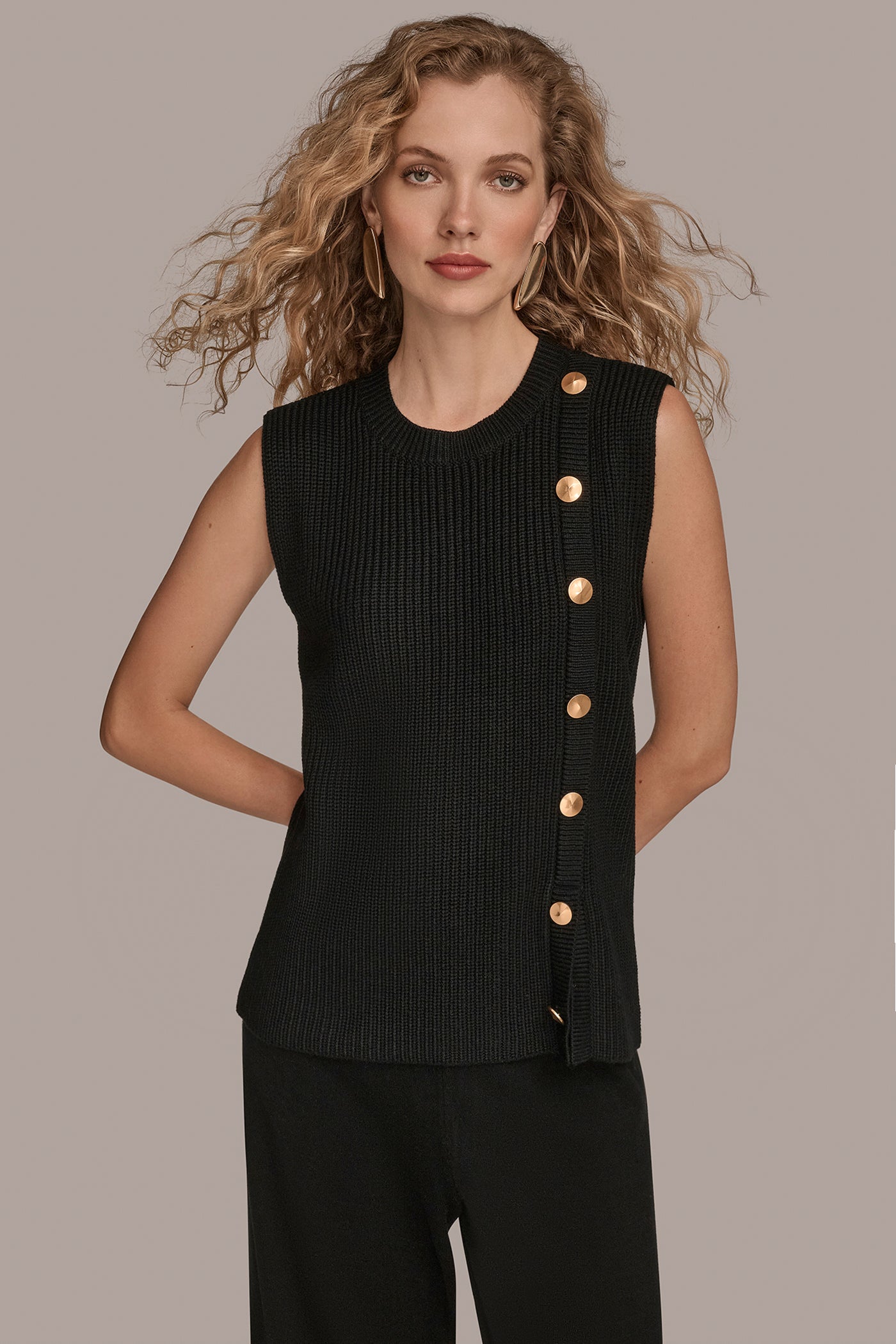SLEEVELESS CREW-NECK BUTTON SWEATER | View 1 | Products SLEEVELESS CREW-NECK BUTTON SWEATER | View 1 | Products