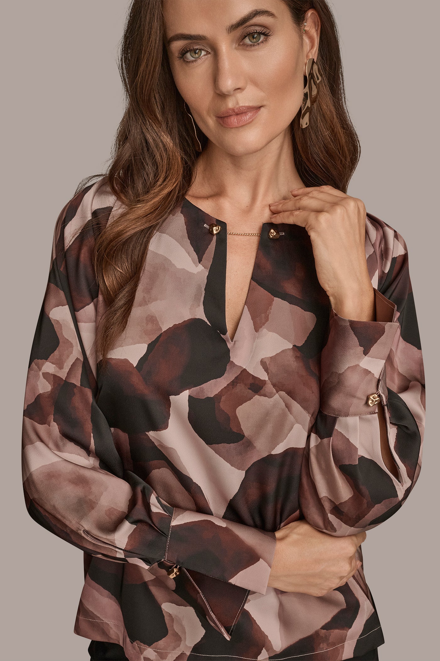 CHAIN-DETAILED PRINTED SATIN TOP VIEW 5 | Tops & Sweaters CHAIN-DETAILED PRINTED SATIN TOP VIEW 5 | Tops & Sweaters
