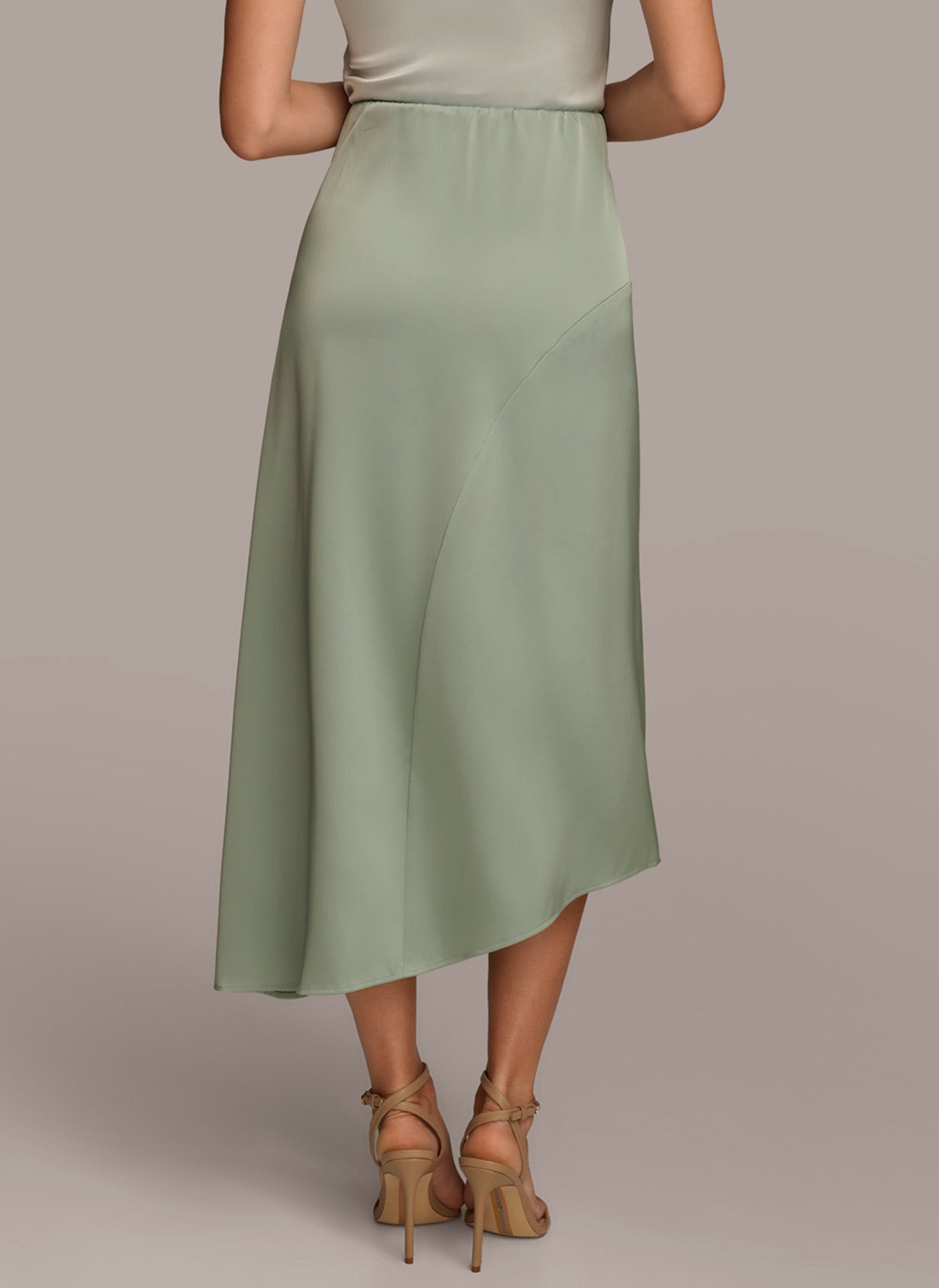 ASYMMETRICAL FLARE HEM SKIRT