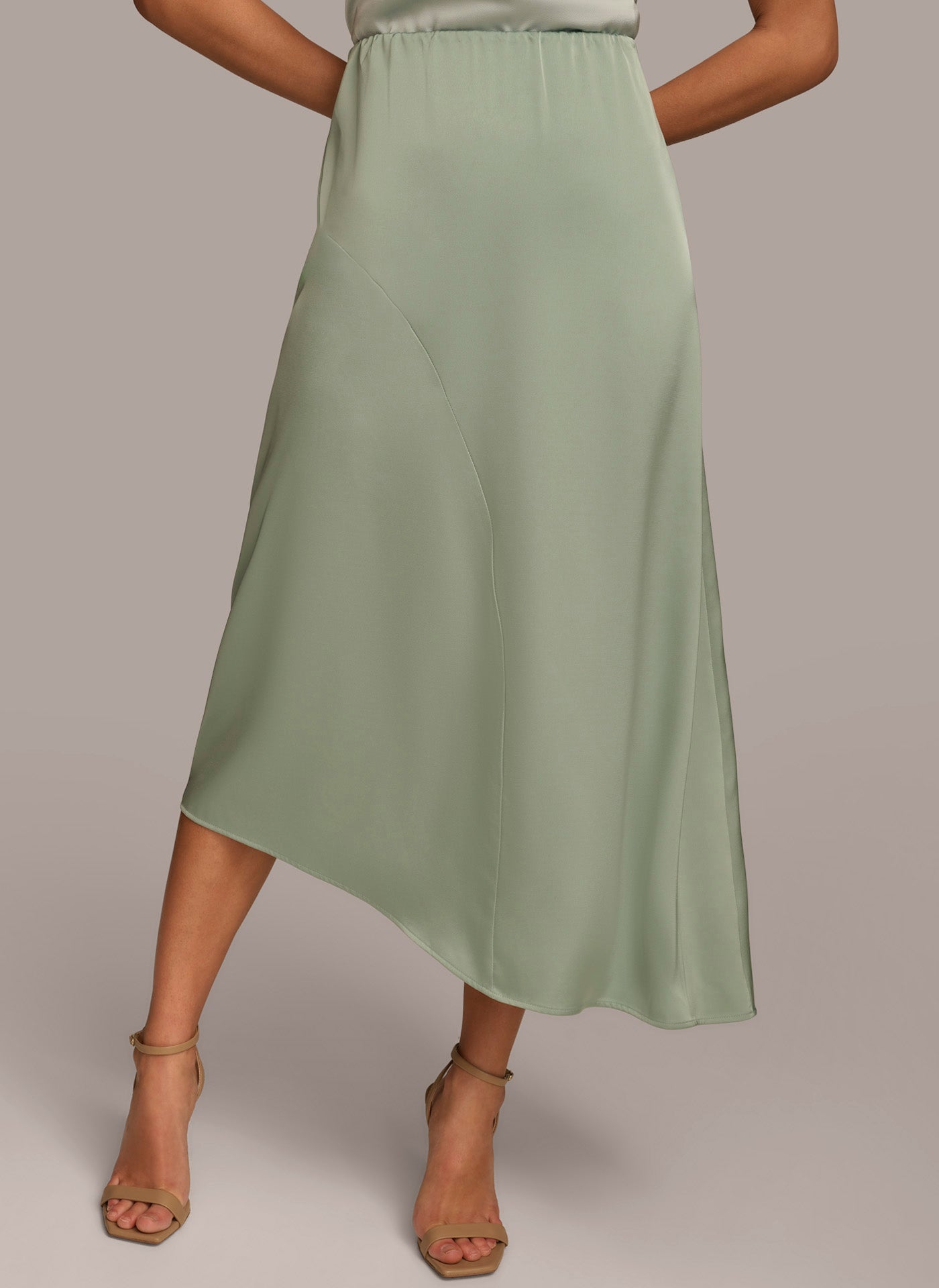 ASYMMETRICAL FLARE HEM SKIRT