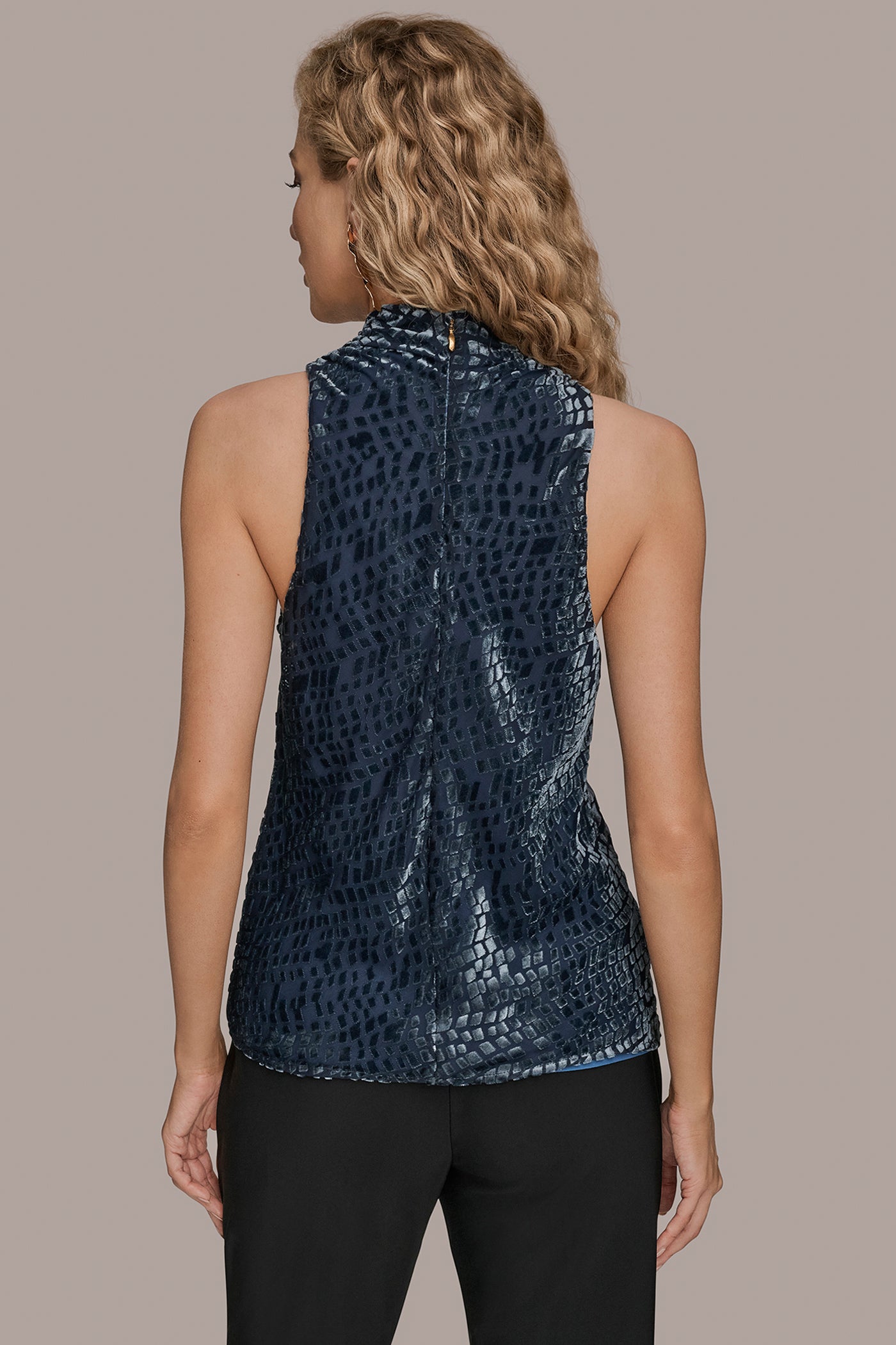 HIGH-NECK BURNOUT TOP | View 2 | Products HIGH-NECK BURNOUT TOP | View 2 | Products