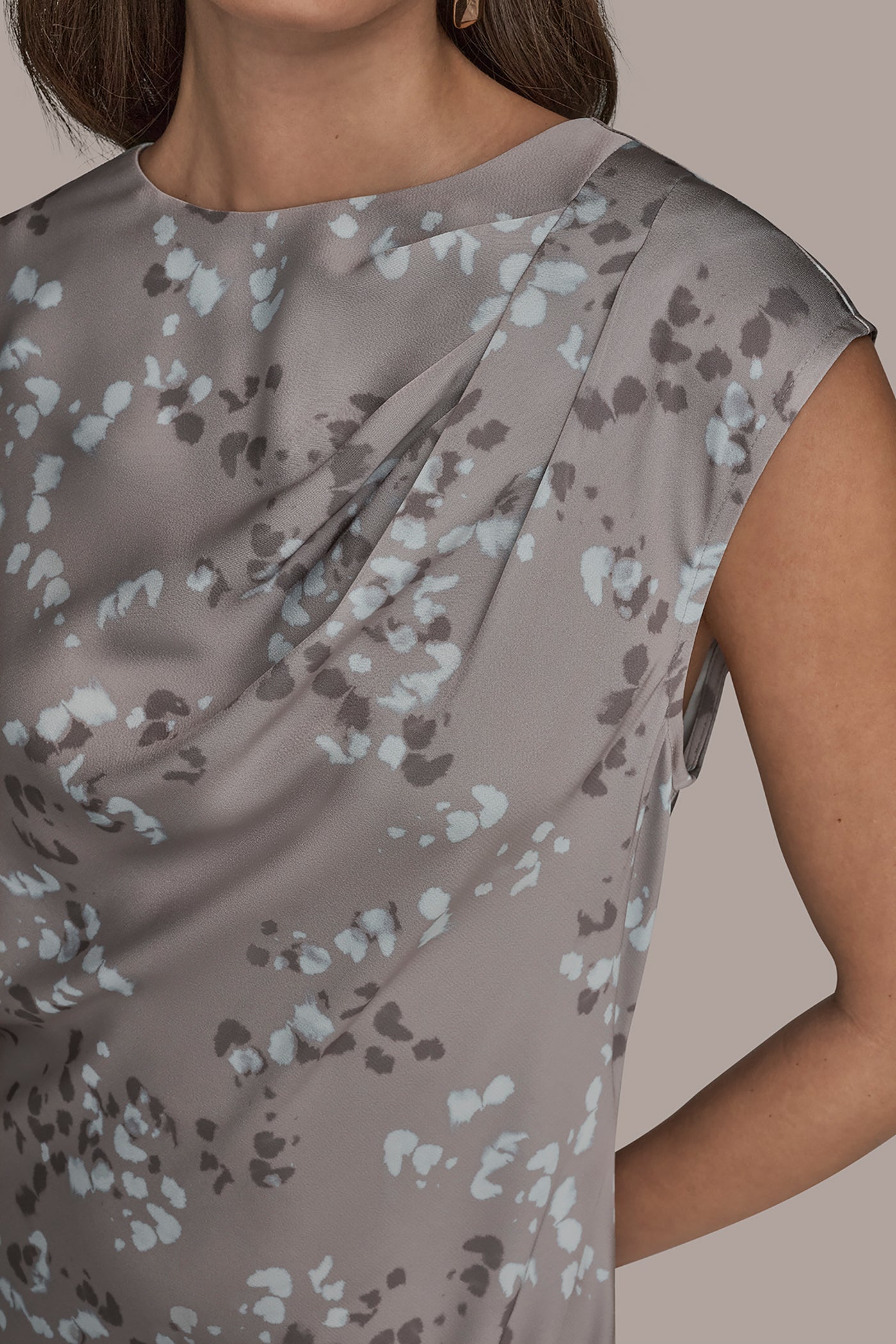 PRINTED SLEEVELESS SHEATH DRESS WITH SIDE SLITS VIEW 5 | Holiday Collection PRINTED SLEEVELESS SHEATH DRESS WITH SIDE SLITS VIEW 5 | Holiday Collection