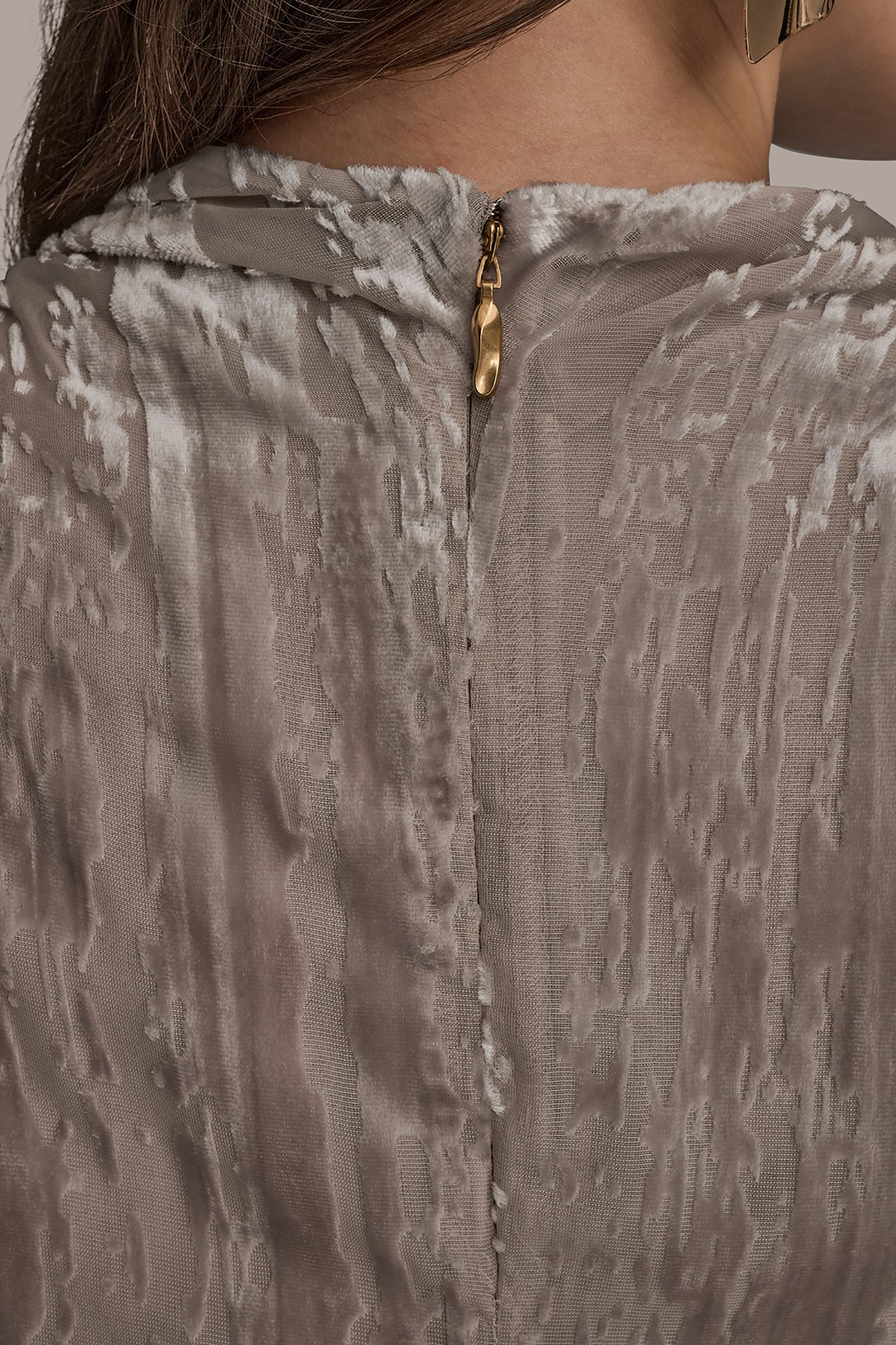 SLEEVELESS HIGH-NECK BURNOUT BLOUSE VIEW 6 | Holiday Collection SLEEVELESS HIGH-NECK BURNOUT BLOUSE VIEW 6 | Holiday Collection