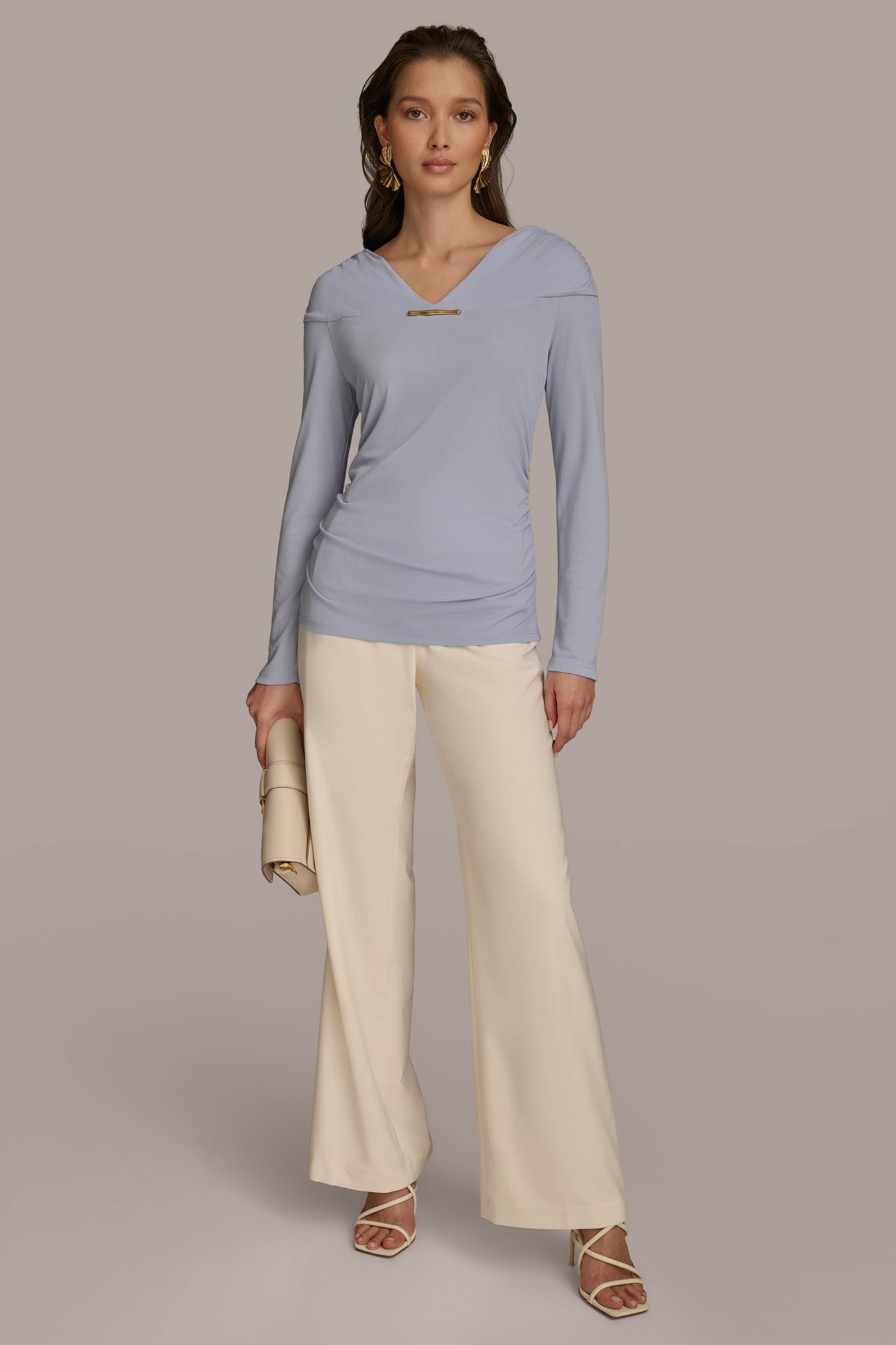 V-NECK WITH BAR HARDWARE TOP VIEW 5 V-NECK WITH BAR HARDWARE TOP VIEW 5