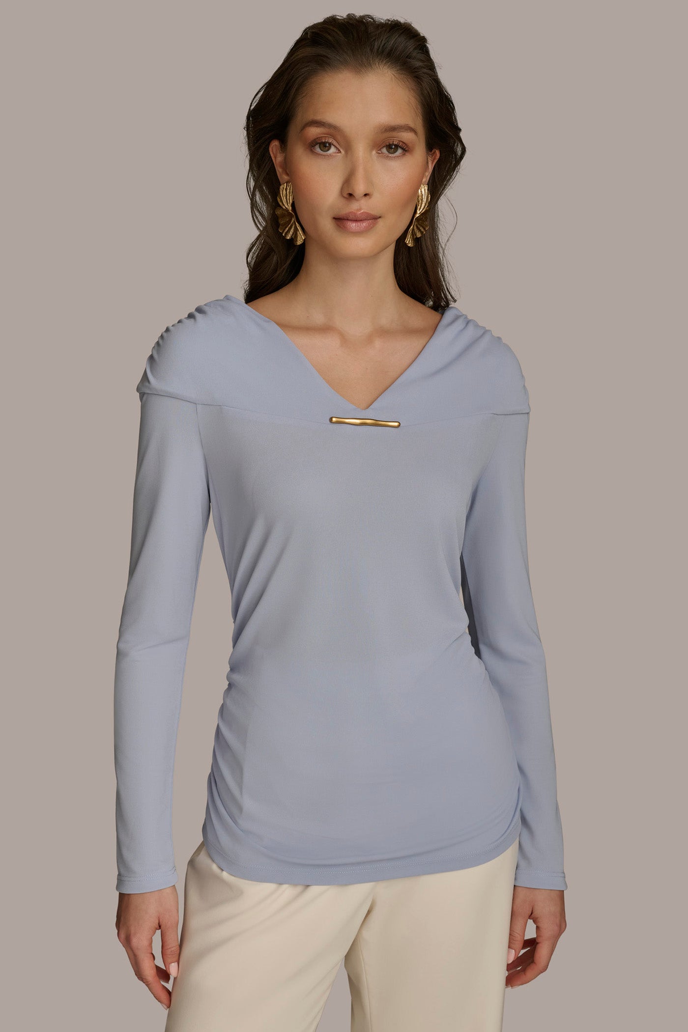 V-NECK WITH BAR HARDWARE TOP | View 1 | Sale Tops and Sweaters V-NECK WITH BAR HARDWARE TOP | View 1 | Sale Tops and Sweaters