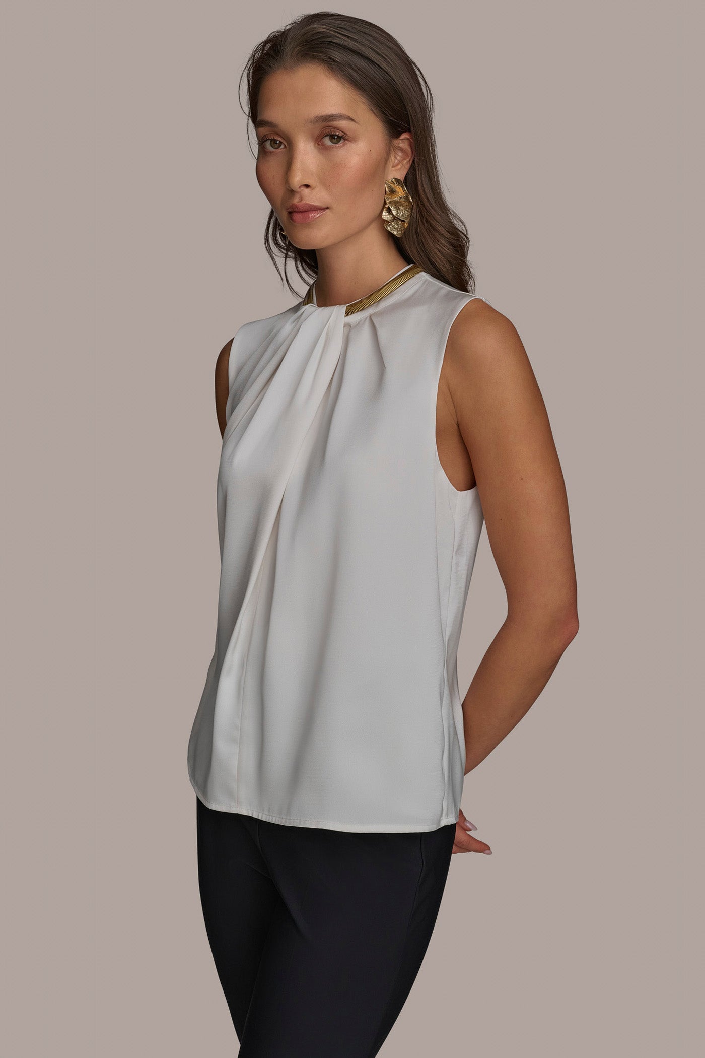 HARDWARE TWIST NECK TOP VIEW 3 HARDWARE TWIST NECK TOP VIEW 3