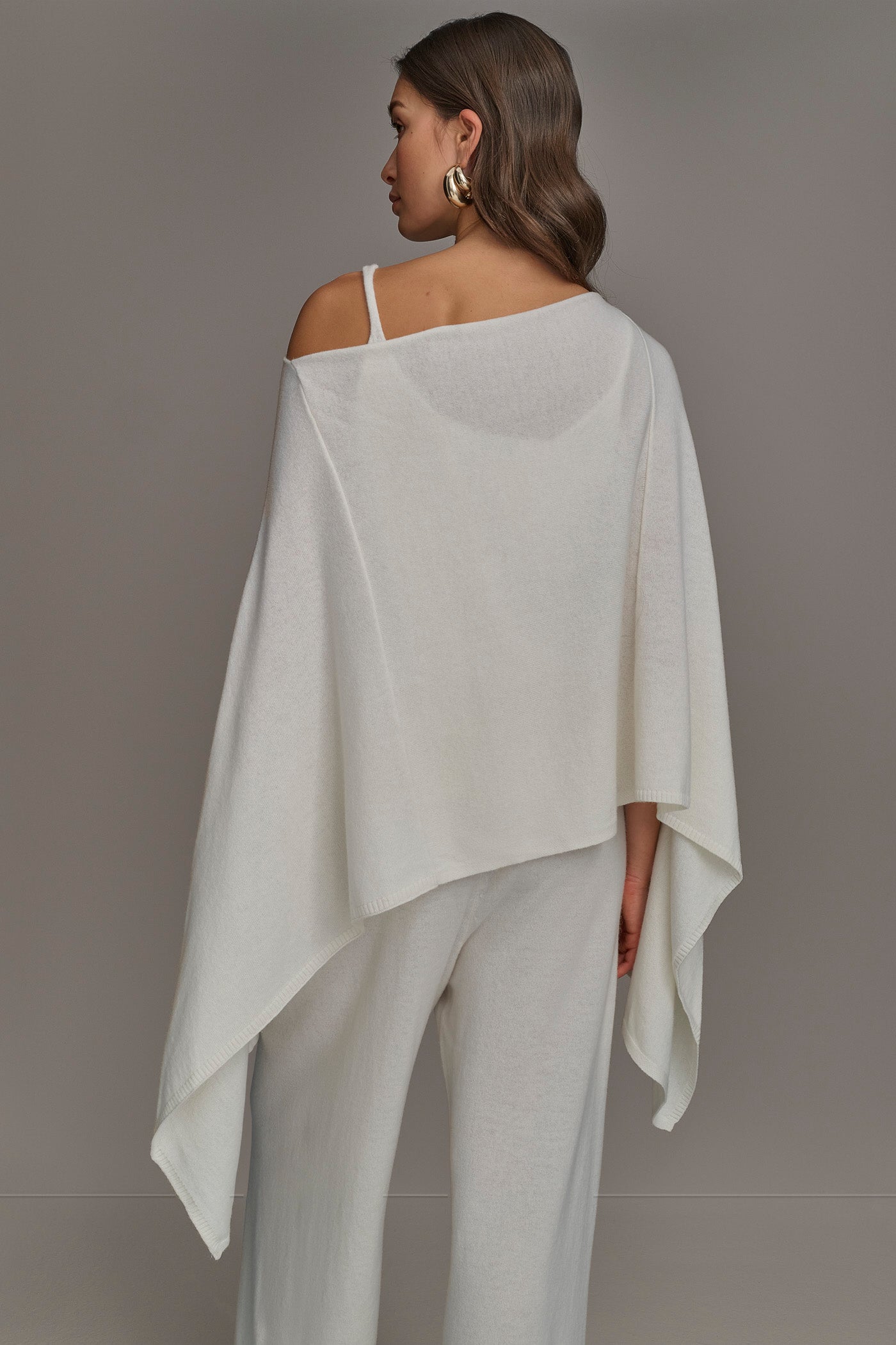 CASHMERE PONCHO | View 2 | Tops & Sweaters CASHMERE PONCHO | View 2 | Tops & Sweaters