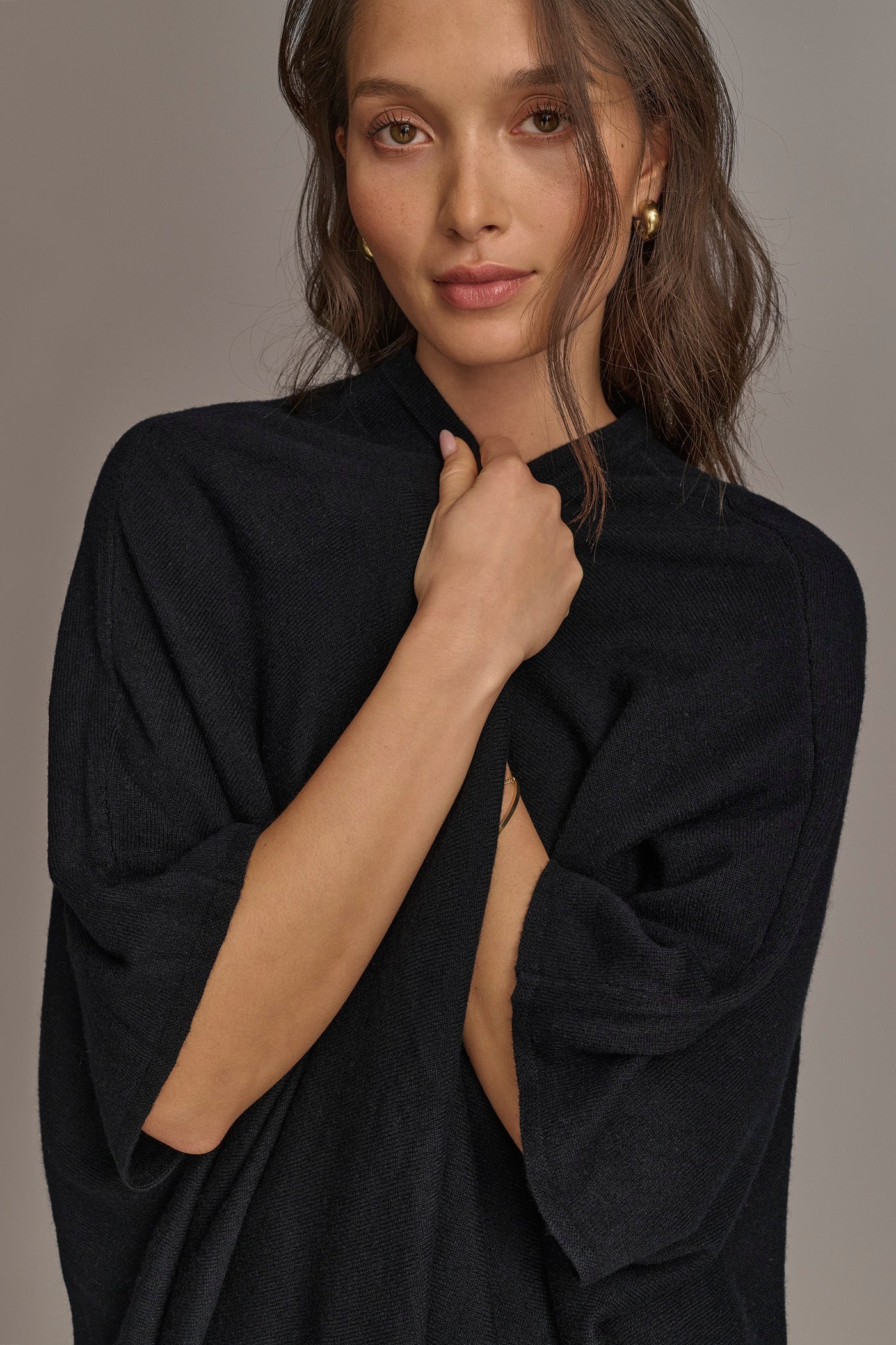 CASHMERE SHORT SLEEVE CARDIGAN VIEW 8 | Donna Karan New York Cashmere CASHMERE SHORT SLEEVE CARDIGAN VIEW 8 | Donna Karan New York Cashmere
