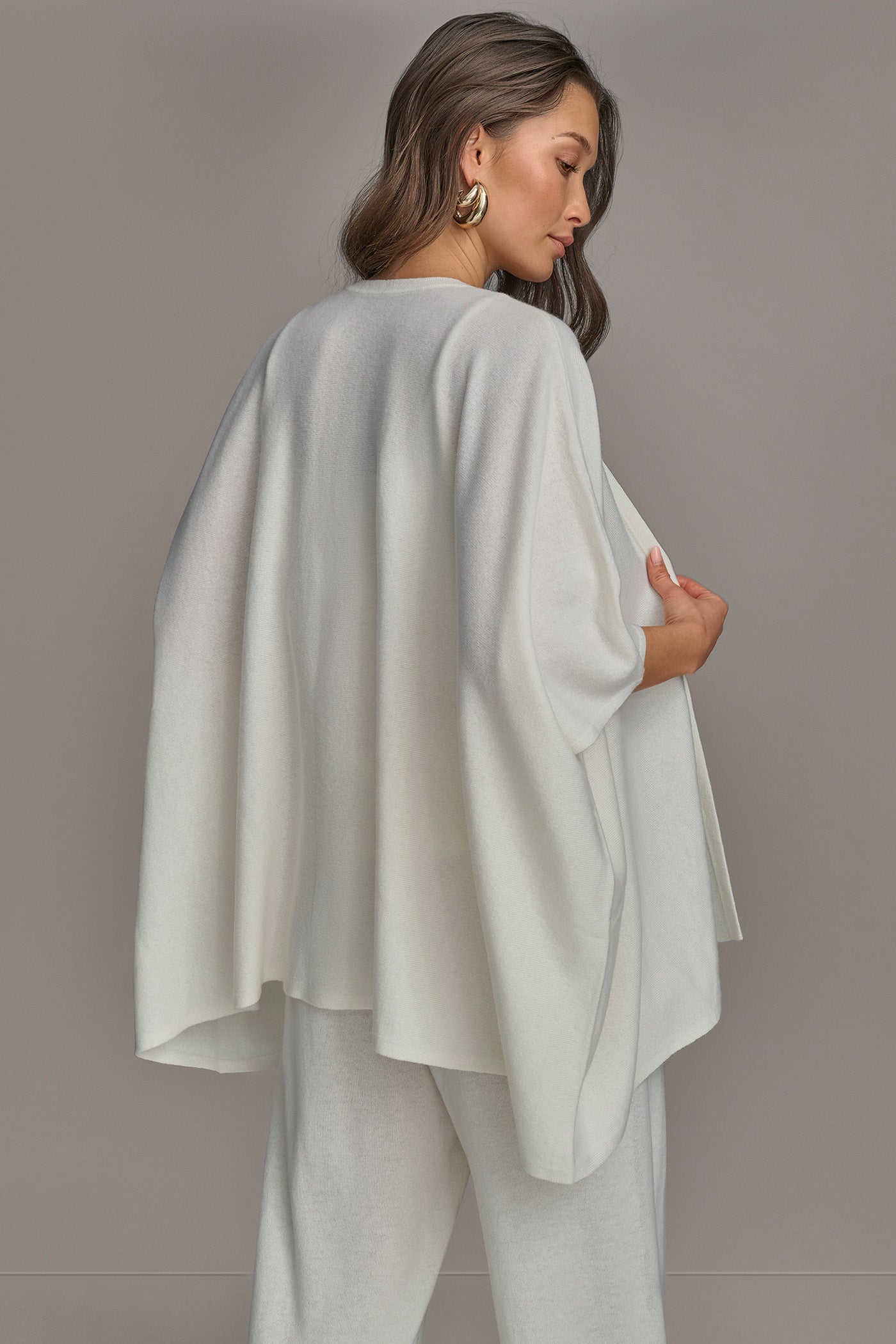 CASHMERE SHORT SLEEVE CARDIGAN | View 2 | Tops & Sweaters CASHMERE SHORT SLEEVE CARDIGAN | View 2 | Tops & Sweaters