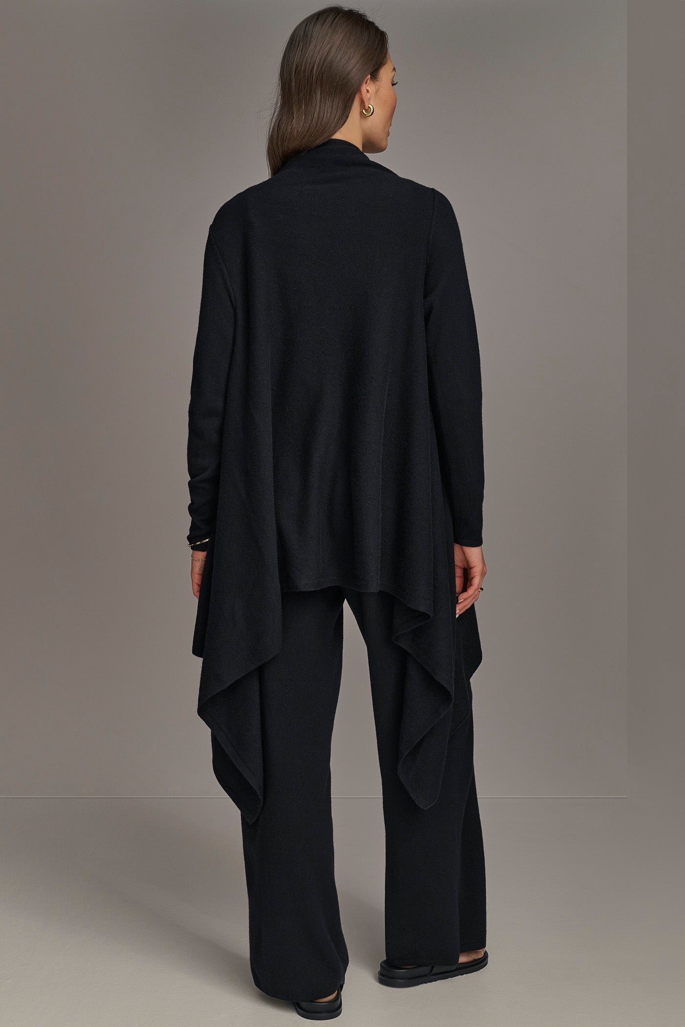CASHMERE LONG SLEEVE CARDIGAN | View 2 | Tops & Sweaters CASHMERE LONG SLEEVE CARDIGAN | View 2 | Tops & Sweaters