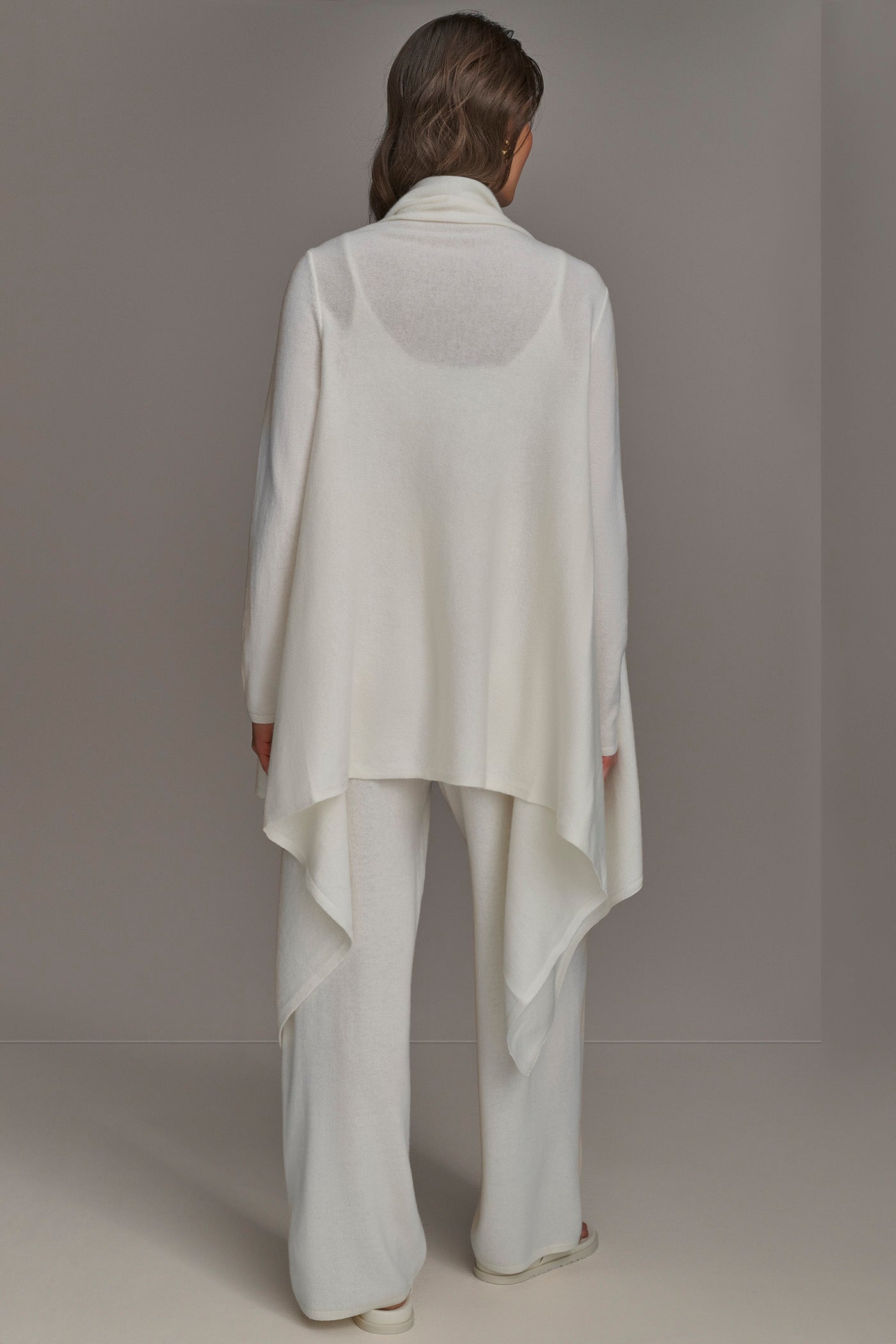 CASHMERE LONG SLEEVE CARDIGAN | View 2 | Tops & Sweaters CASHMERE LONG SLEEVE CARDIGAN | View 2 | Tops & Sweaters
