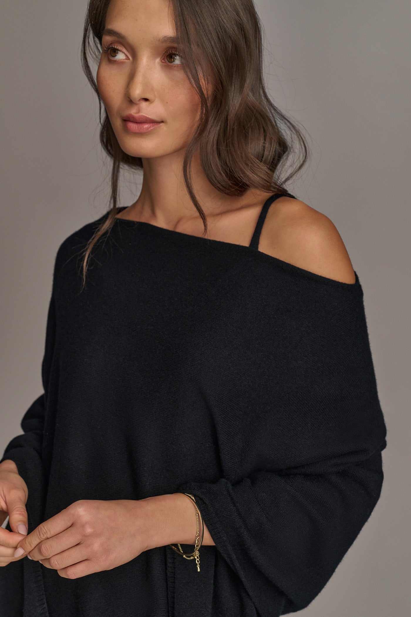 CASHMERE PONCHO VIEW 9 CASHMERE PONCHO VIEW 9