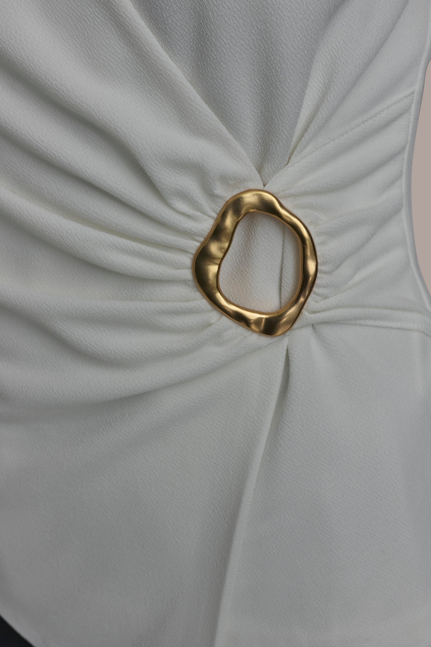 V-NECK HARDWARE TOP VIEW 5 V-NECK HARDWARE TOP VIEW 5