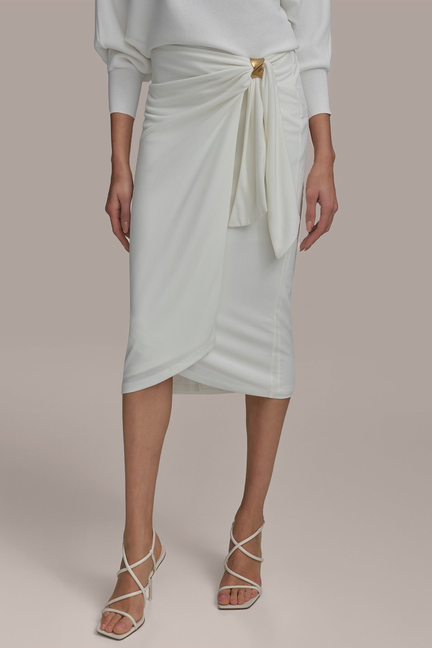 GATHERED WAIST WITH HARDWARE SKIRT | View 1 | Skirts GATHERED WAIST WITH HARDWARE SKIRT | View 1 | Skirts