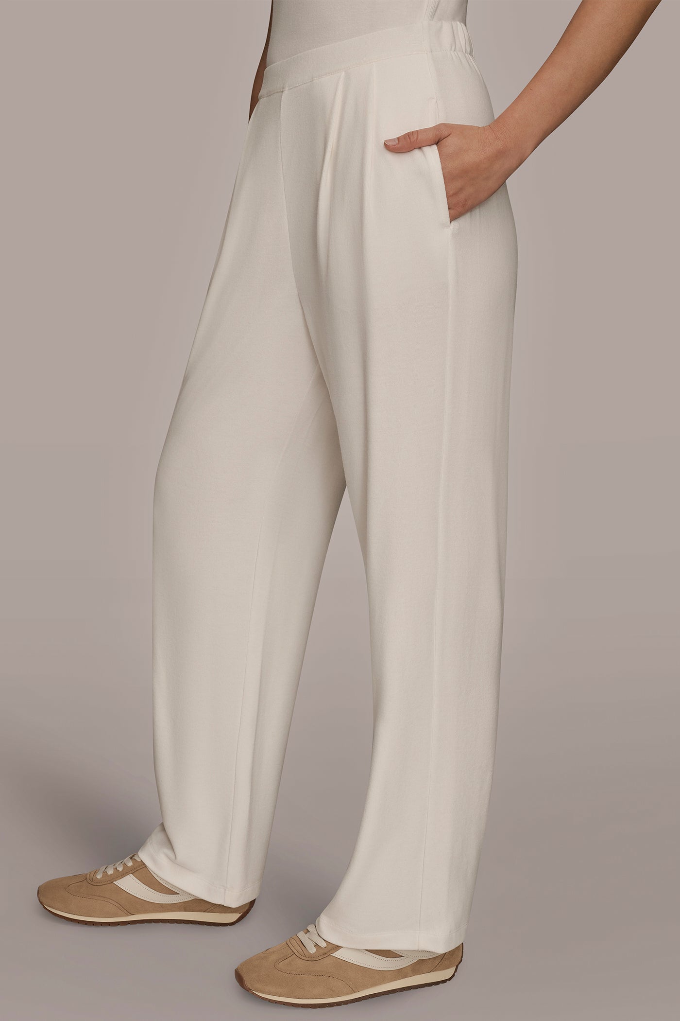 HIGH RISE PULL ON PLEATED PANT VIEW 3 | Donna Karan Weekend HIGH RISE PULL ON PLEATED PANT VIEW 3 | Donna Karan Weekend