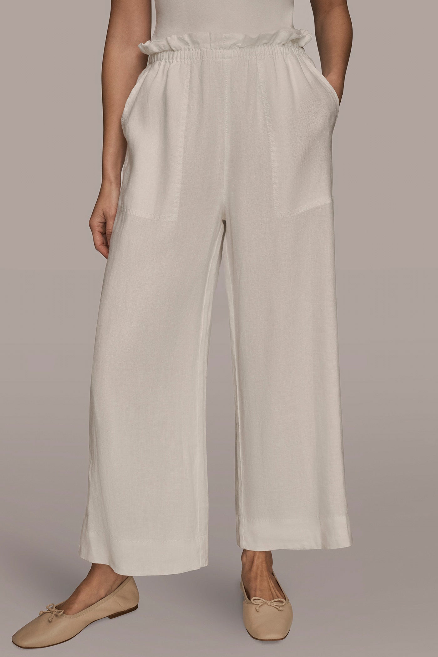 HIGH RISE RELAXED PANT WITH POCKETS | View 1 | Pants HIGH RISE RELAXED PANT WITH POCKETS | View 1 | Pants