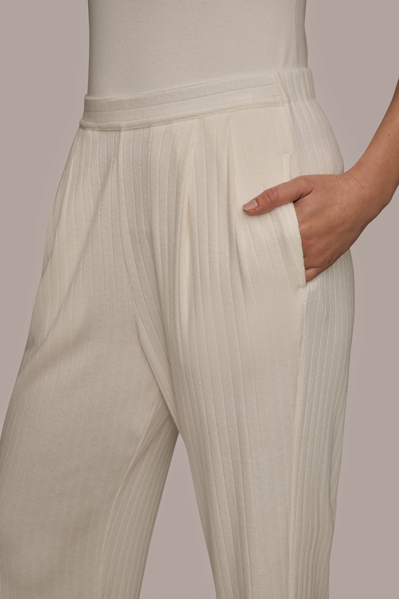 HIGH RISE PULL ON PLEATED PANT VIEW 4 | Donna Karan Weekend HIGH RISE PULL ON PLEATED PANT VIEW 4 | Donna Karan Weekend