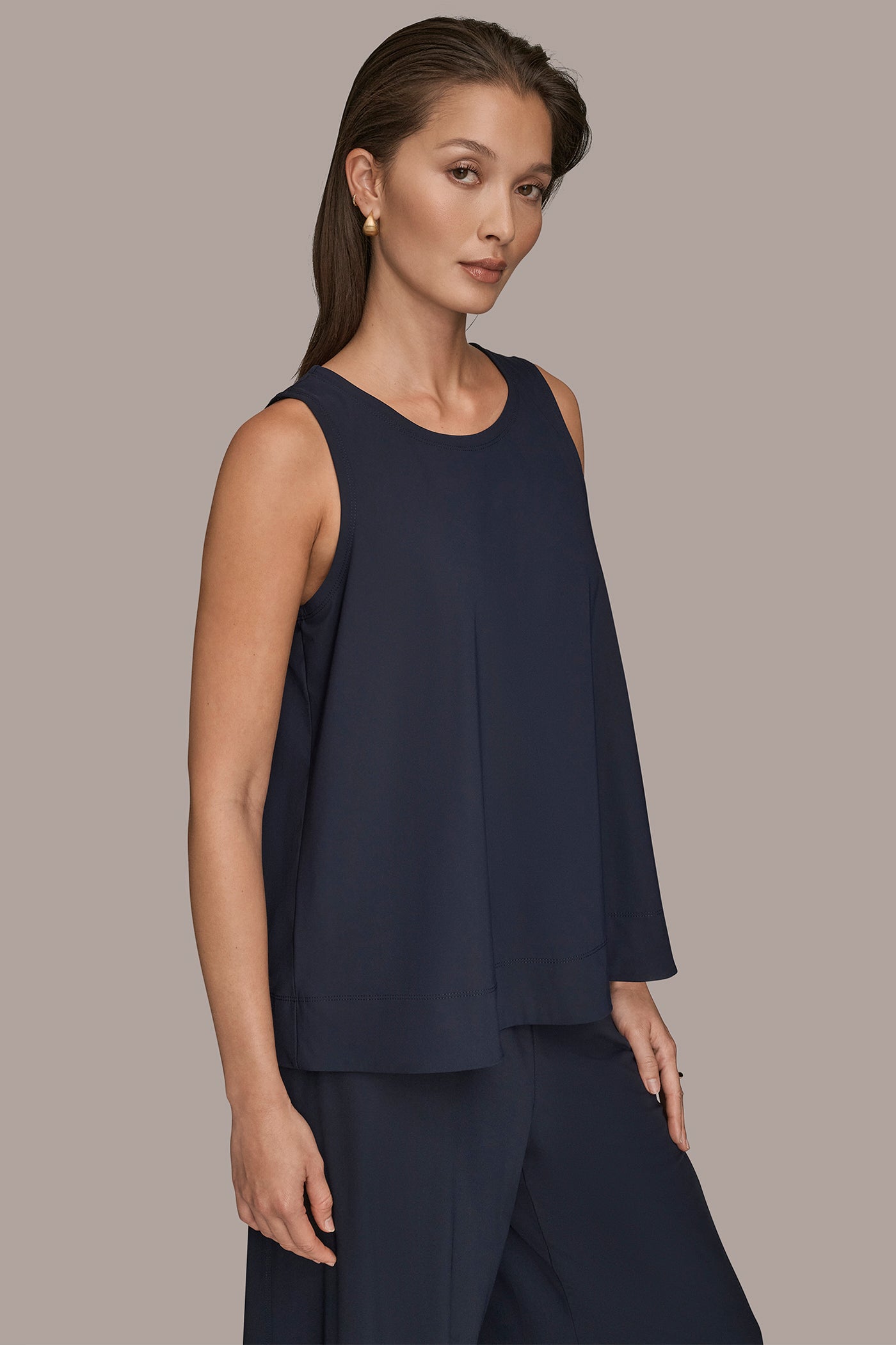 SLEEVELESS TOP VIEW 3 | Donna Karan Weekend SLEEVELESS TOP VIEW 3 | Donna Karan Weekend