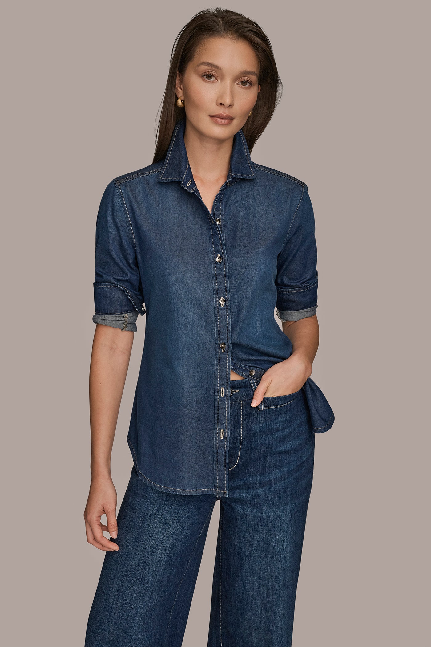 THE DONNA CLASSIC BUTTON DOWN VIEW 6 | Donna Karan Weekend THE DONNA CLASSIC BUTTON DOWN VIEW 6 | Donna Karan Weekend