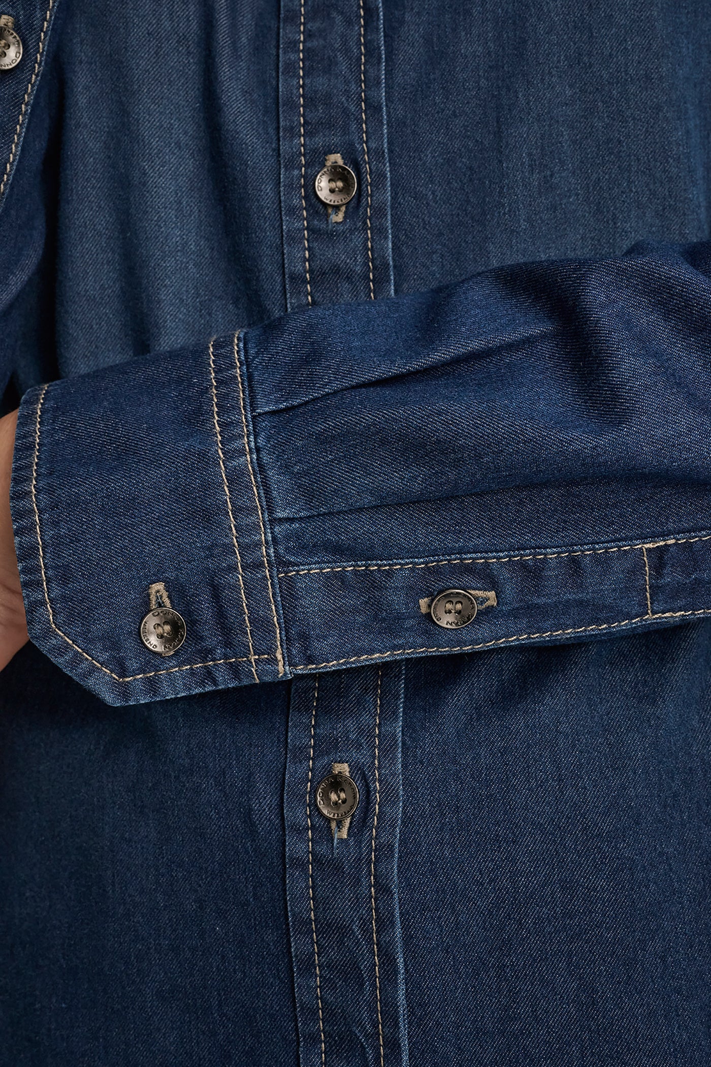 THE DONNA CLASSIC BUTTON DOWN VIEW 5 | Donna Karan Weekend THE DONNA CLASSIC BUTTON DOWN VIEW 5 | Donna Karan Weekend