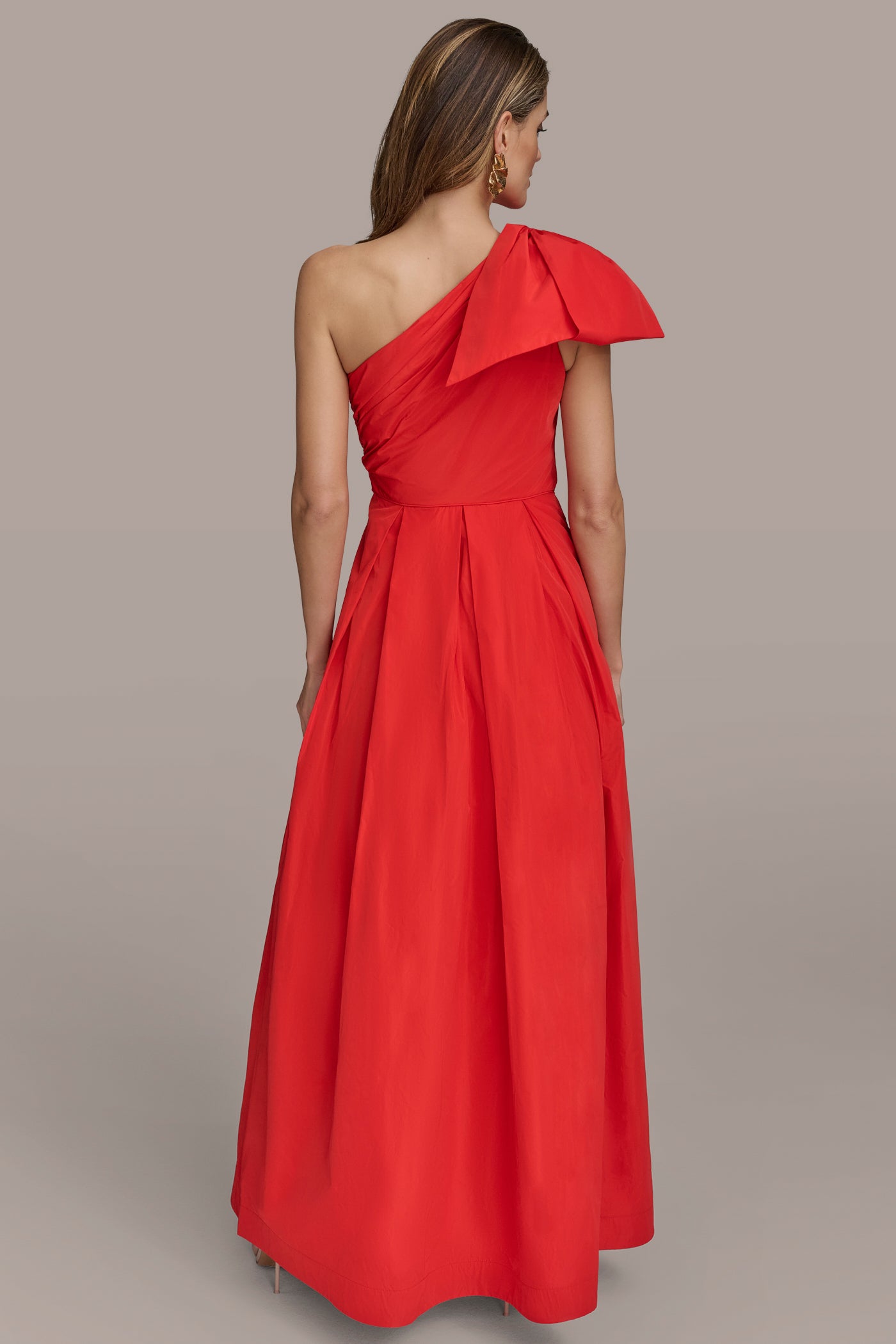 ONE-SHOULDER BOW-EMBELLISHED BALL GOWN | View 2 | Formal & Black Tie ONE-SHOULDER BOW-EMBELLISHED BALL GOWN | View 2 | Formal & Black Tie