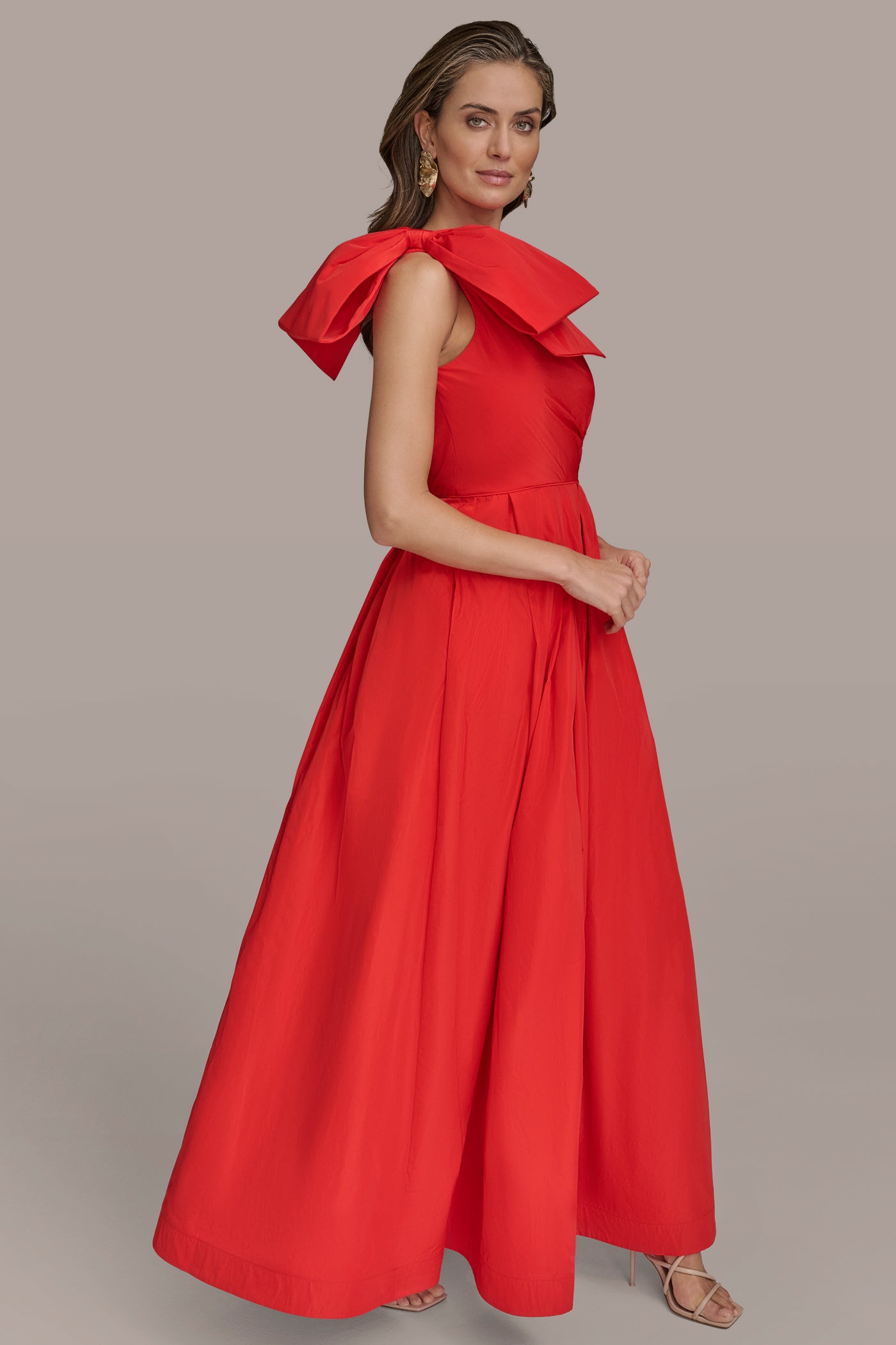 ONE-SHOULDER BOW-EMBELLISHED BALL GOWN VIEW 3 ONE-SHOULDER BOW-EMBELLISHED BALL GOWN VIEW 3