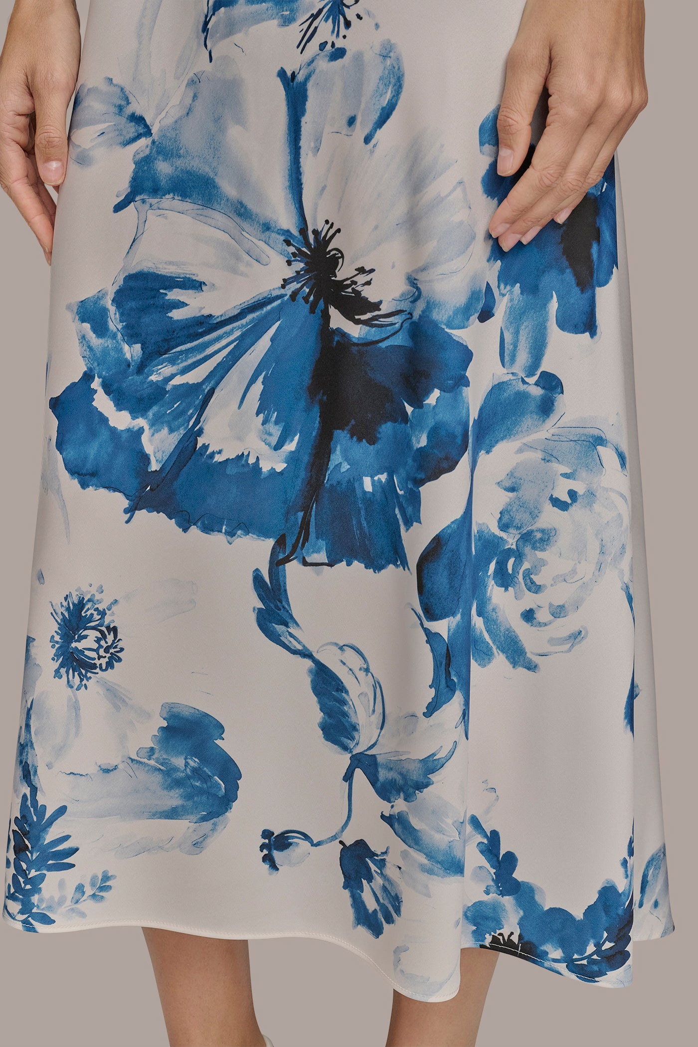 V-NECK FLORAL A LINE MIDI DRESS VIEW 4 V-NECK FLORAL A LINE MIDI DRESS VIEW 4