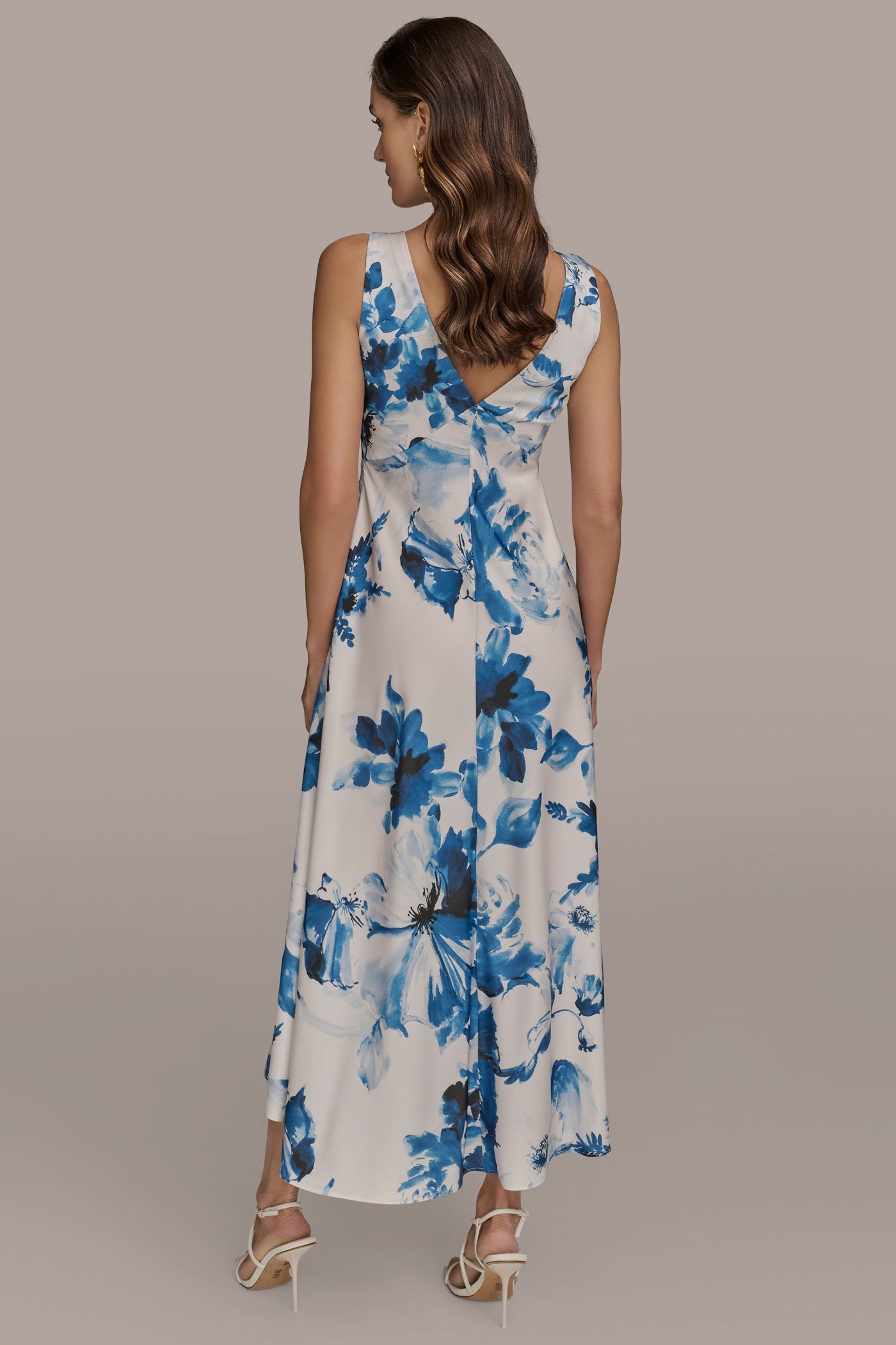 V-NECK FLORAL A LINE MIDI DRESS | View 2 | Essential Dresses V-NECK FLORAL A LINE MIDI DRESS | View 2 | Essential Dresses