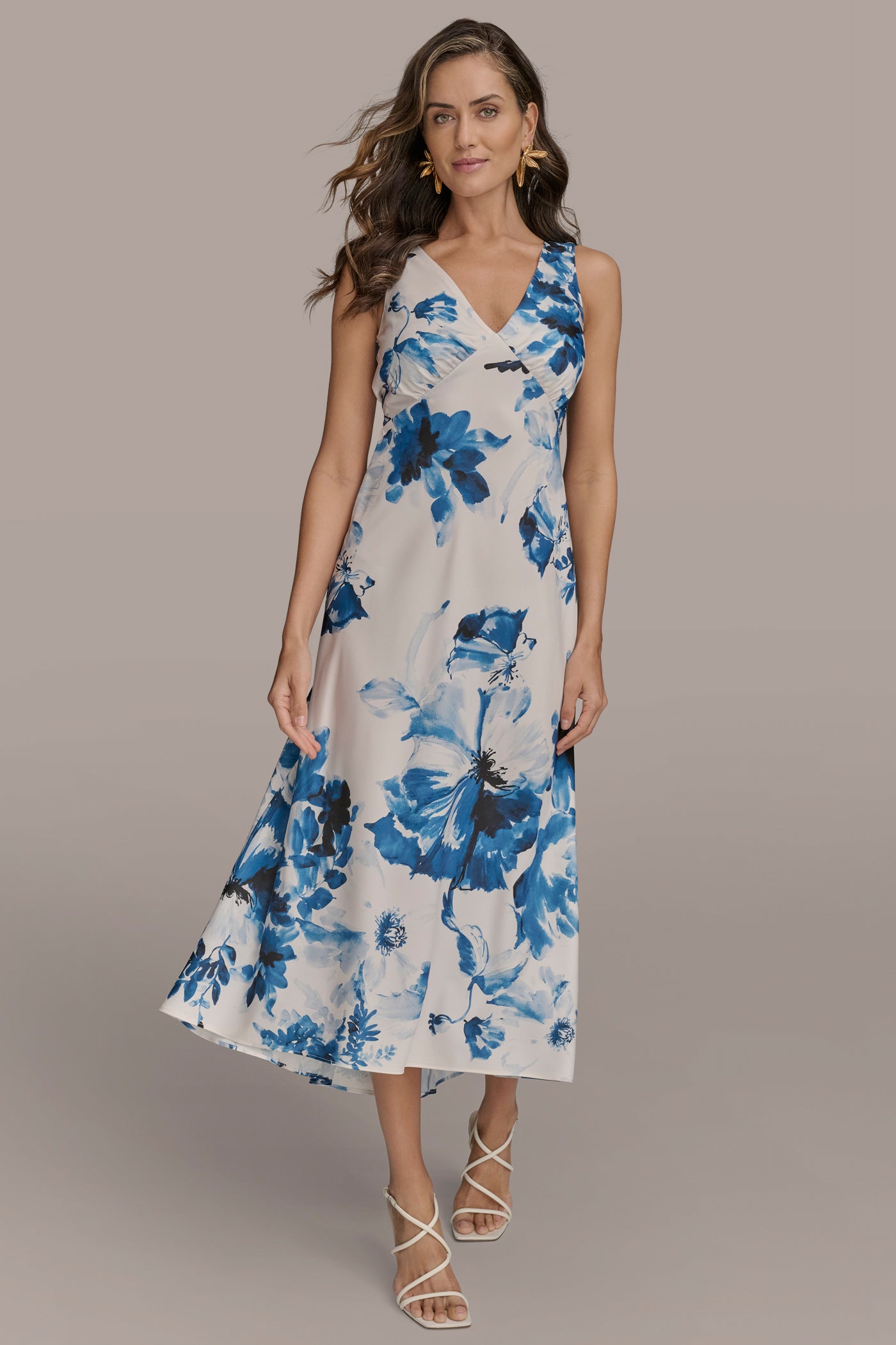 V-NECK FLORAL A LINE MIDI DRESS | View 1 | Essential Dresses V-NECK FLORAL A LINE MIDI DRESS | View 1 | Essential Dresses