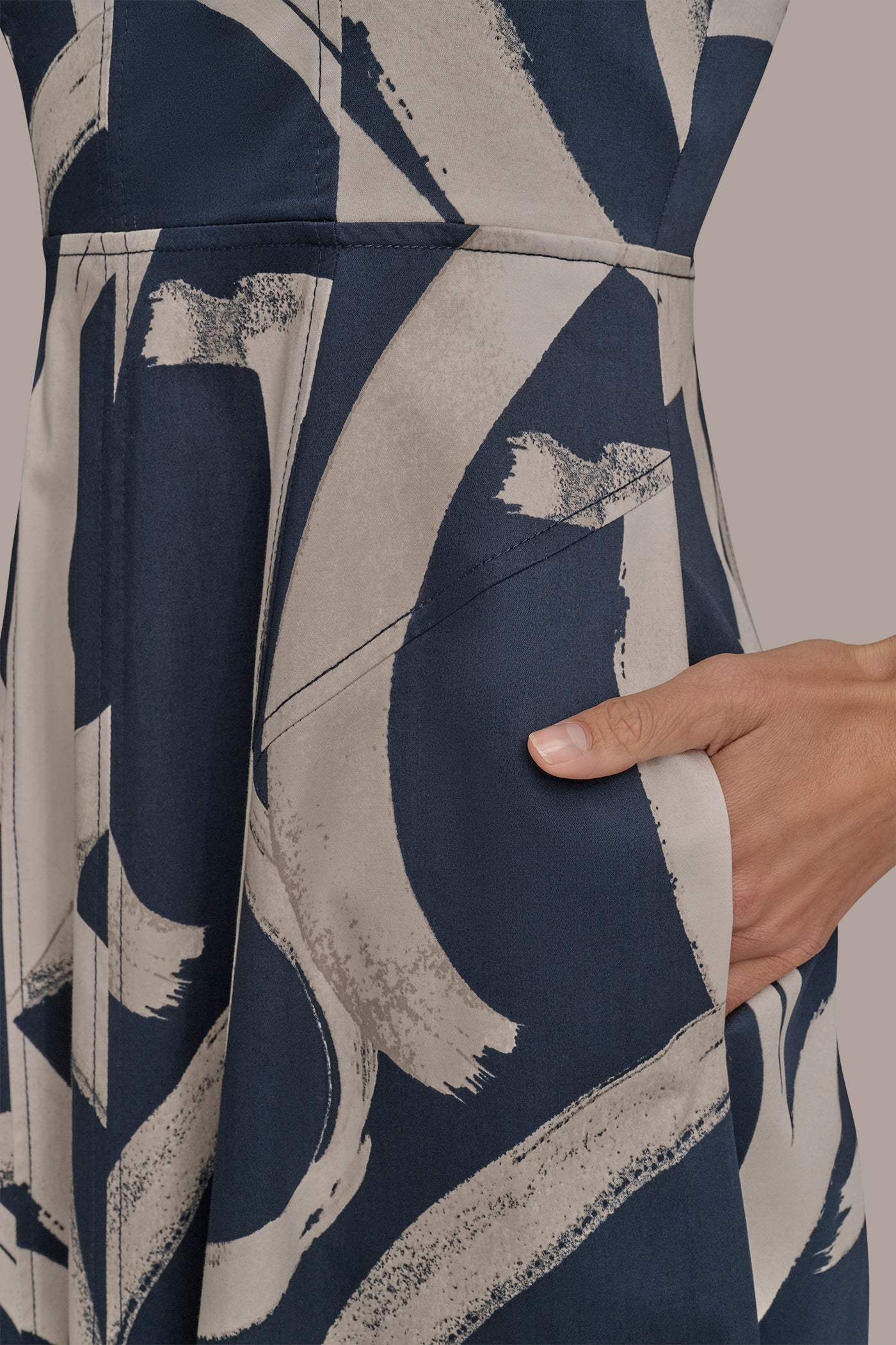 TWO-TONE ABSTRACT PRINT MIDI DRESS VIEW 7 TWO-TONE ABSTRACT PRINT MIDI DRESS VIEW 7