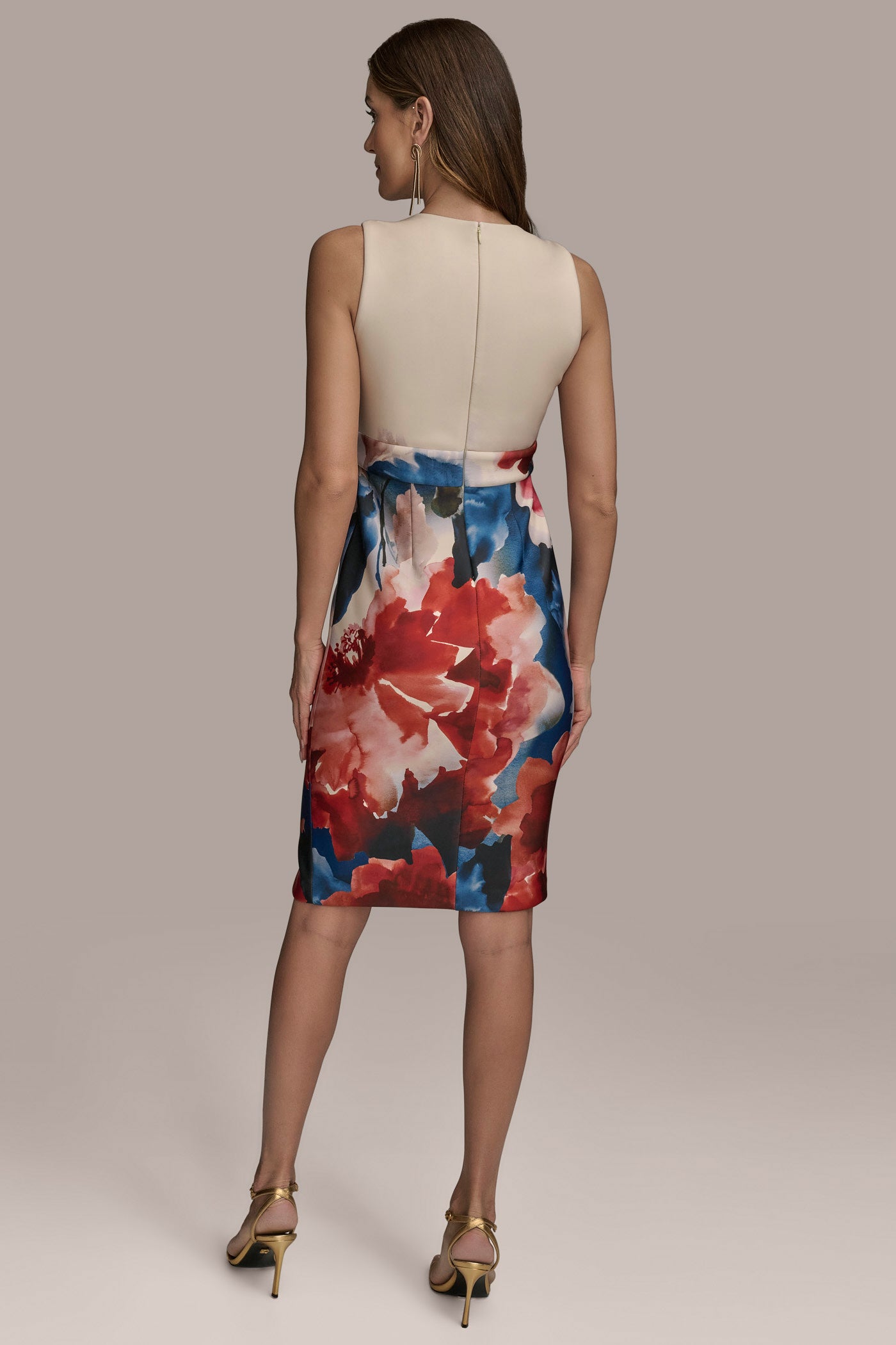 FLORAL KEYHOLE-FRONT SHEATH DRESS | View 2 | Essential Dresses FLORAL KEYHOLE-FRONT SHEATH DRESS | View 2 | Essential Dresses